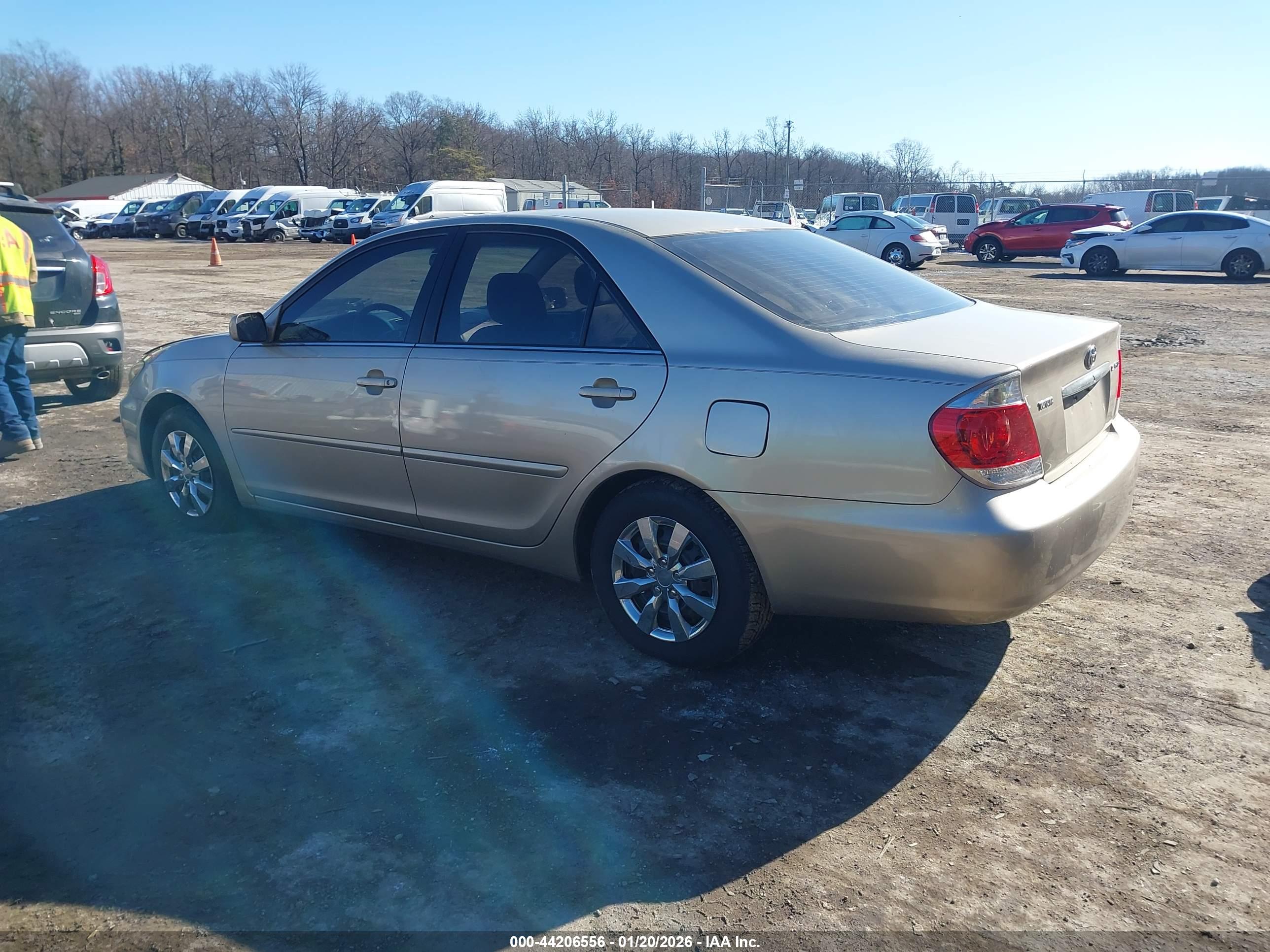 TOYOTA CAMRY image 3