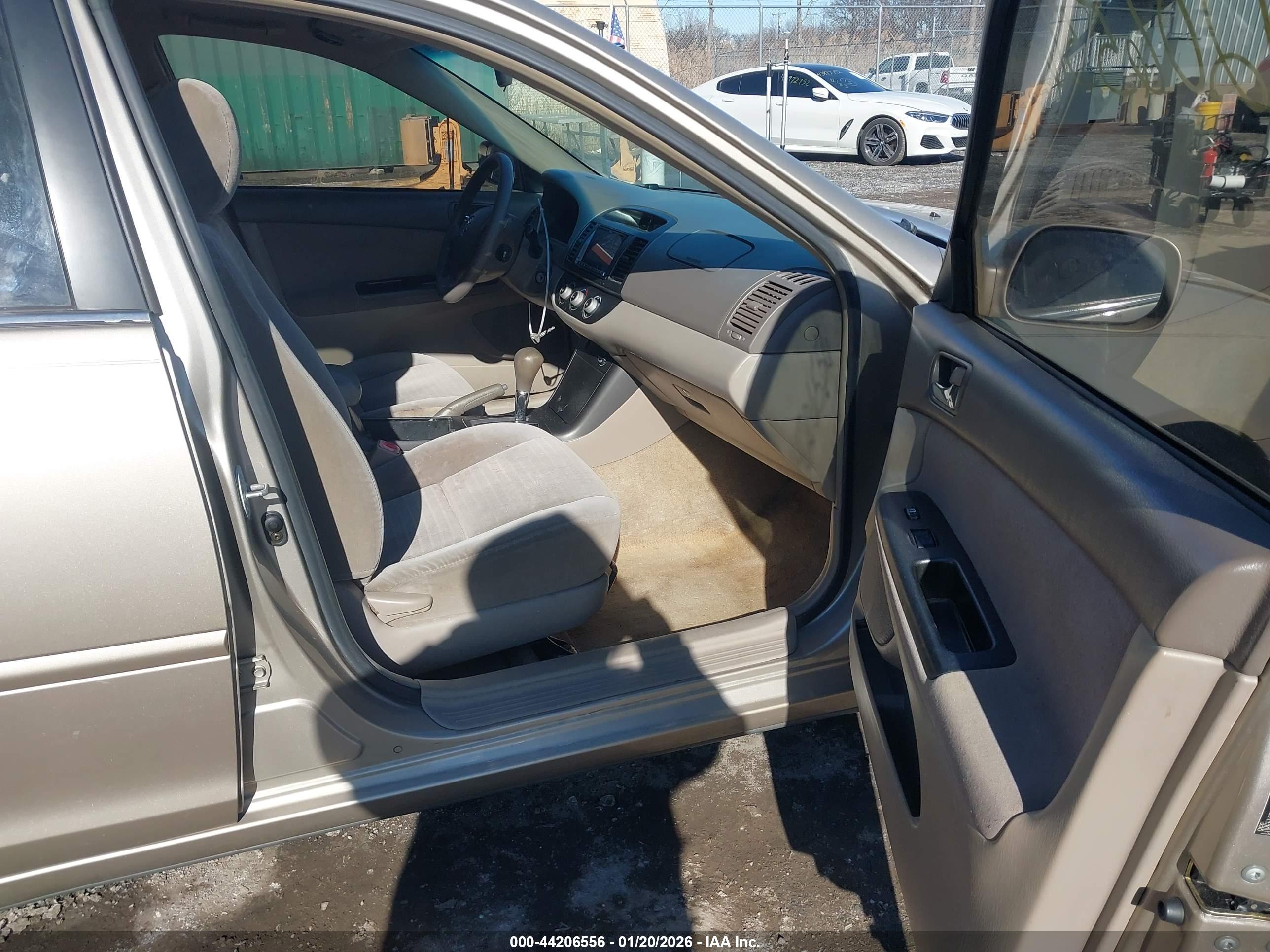 TOYOTA CAMRY image 5