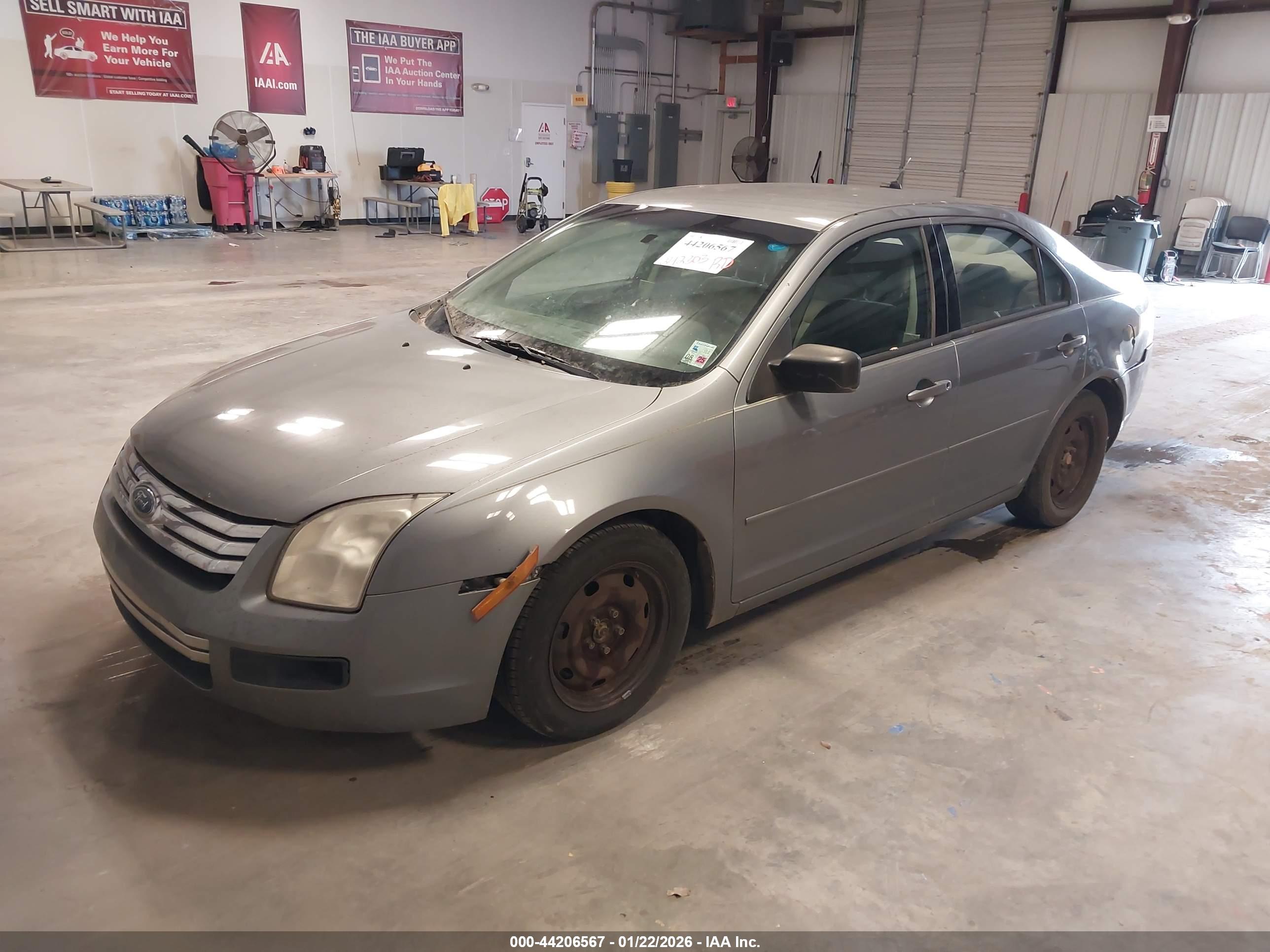 FORD FUSION image 2