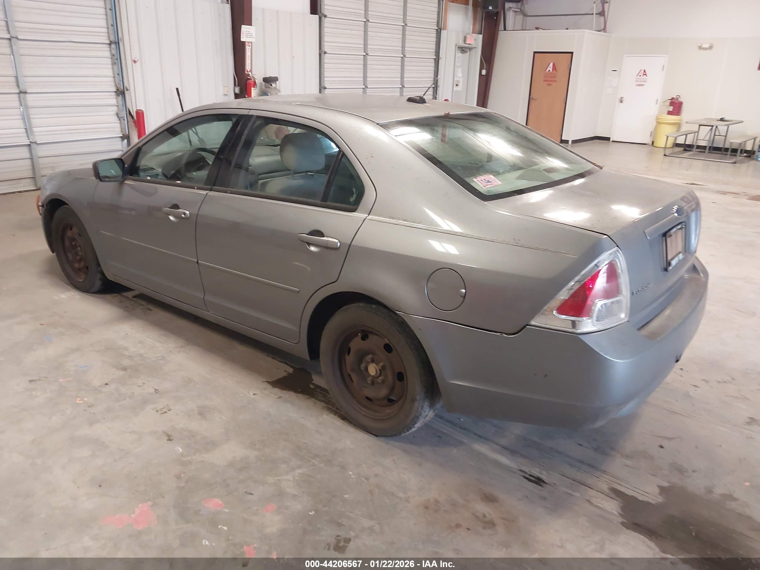 FORD FUSION image 3