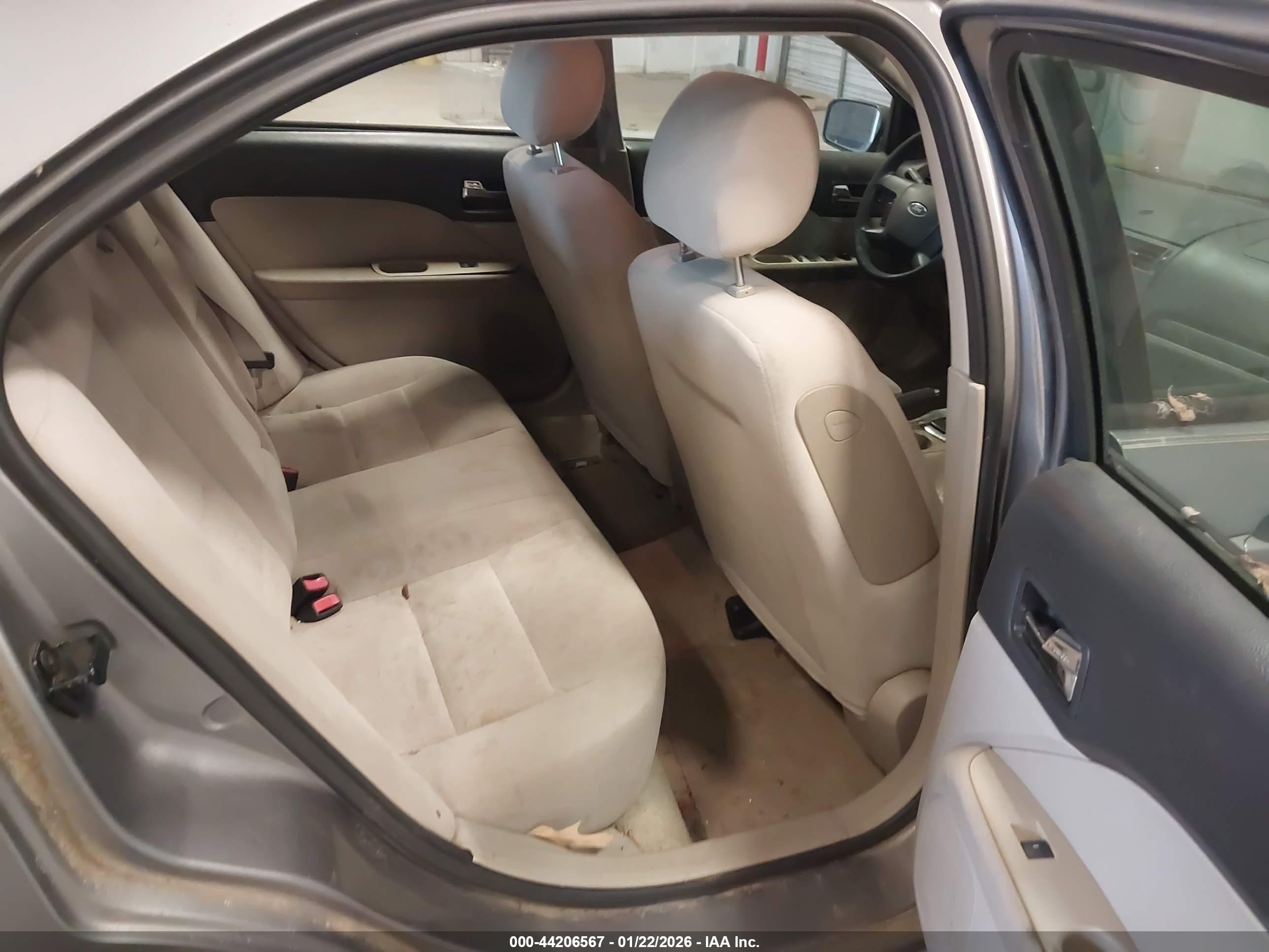 FORD FUSION image 8