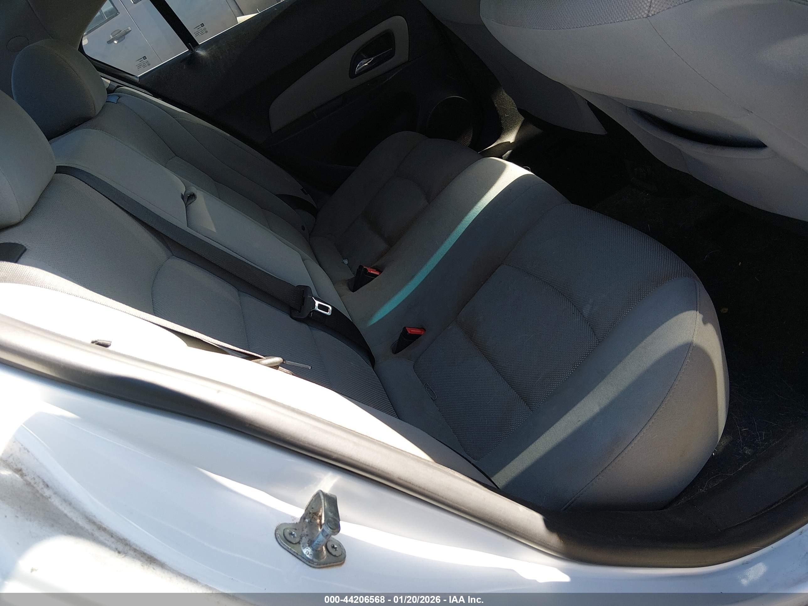 CHEVROLET CRUZE image 8