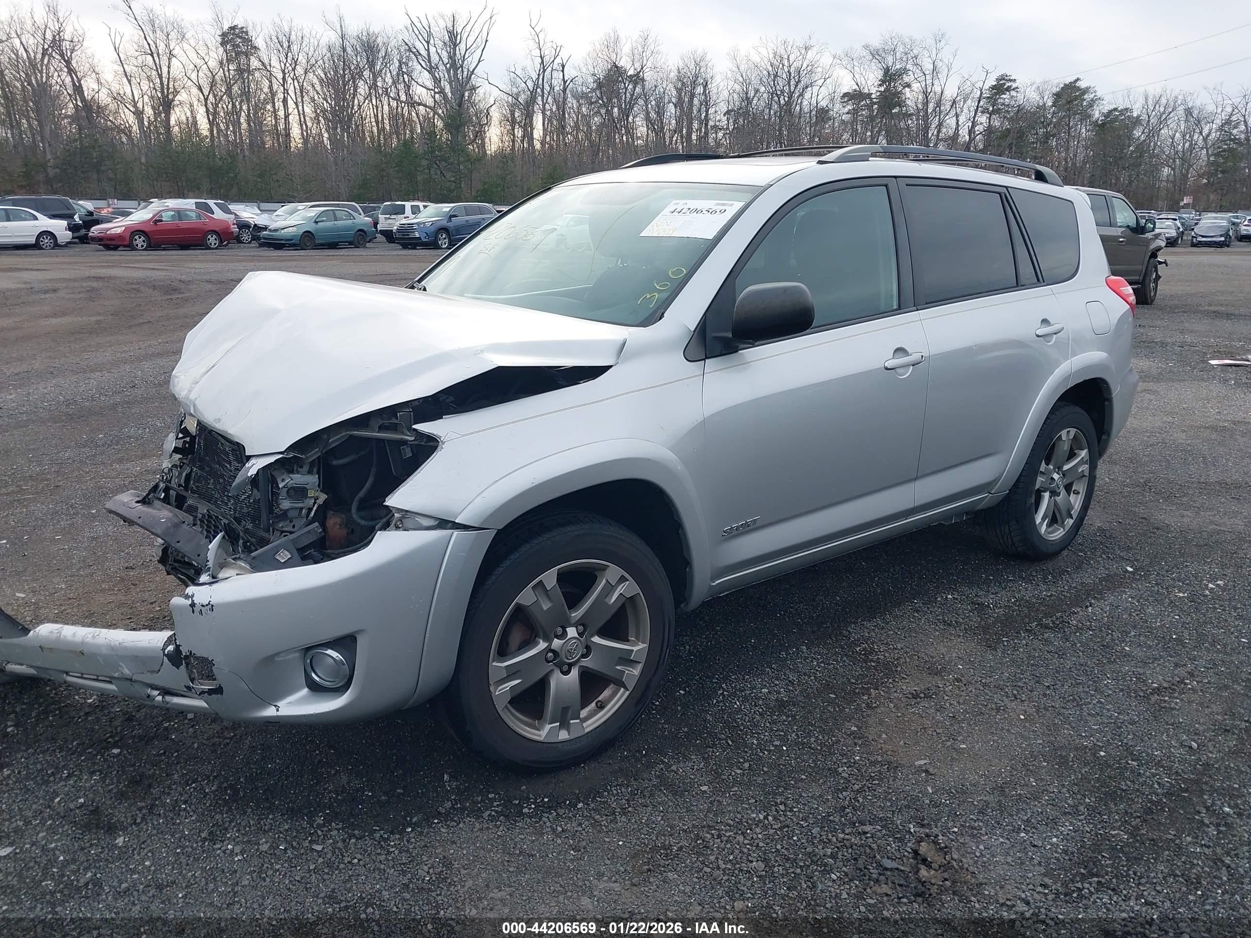 TOYOTA RAV4 image 2