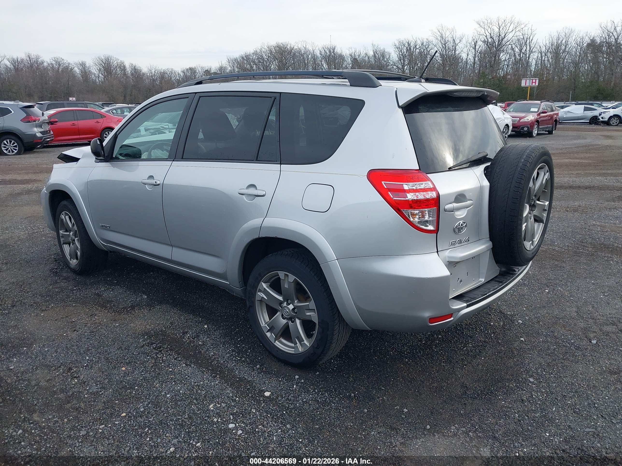 TOYOTA RAV4 image 3