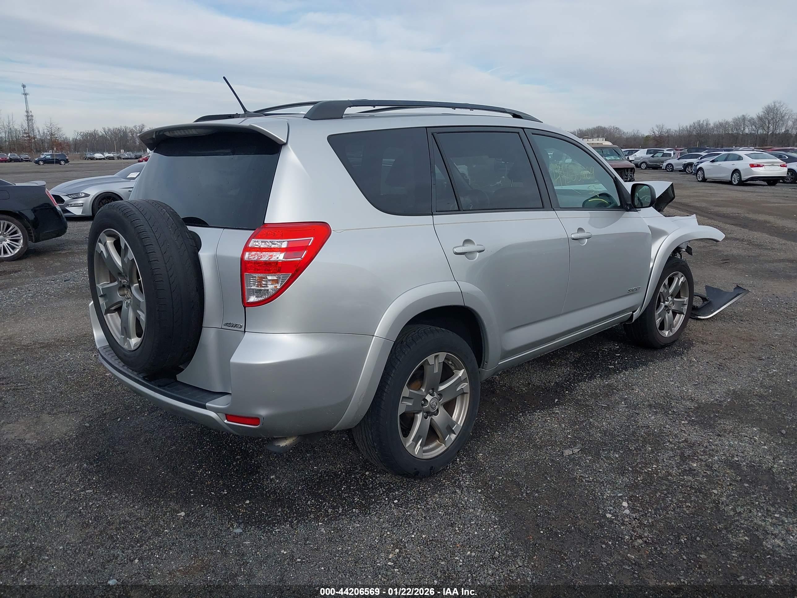TOYOTA RAV4 image 4