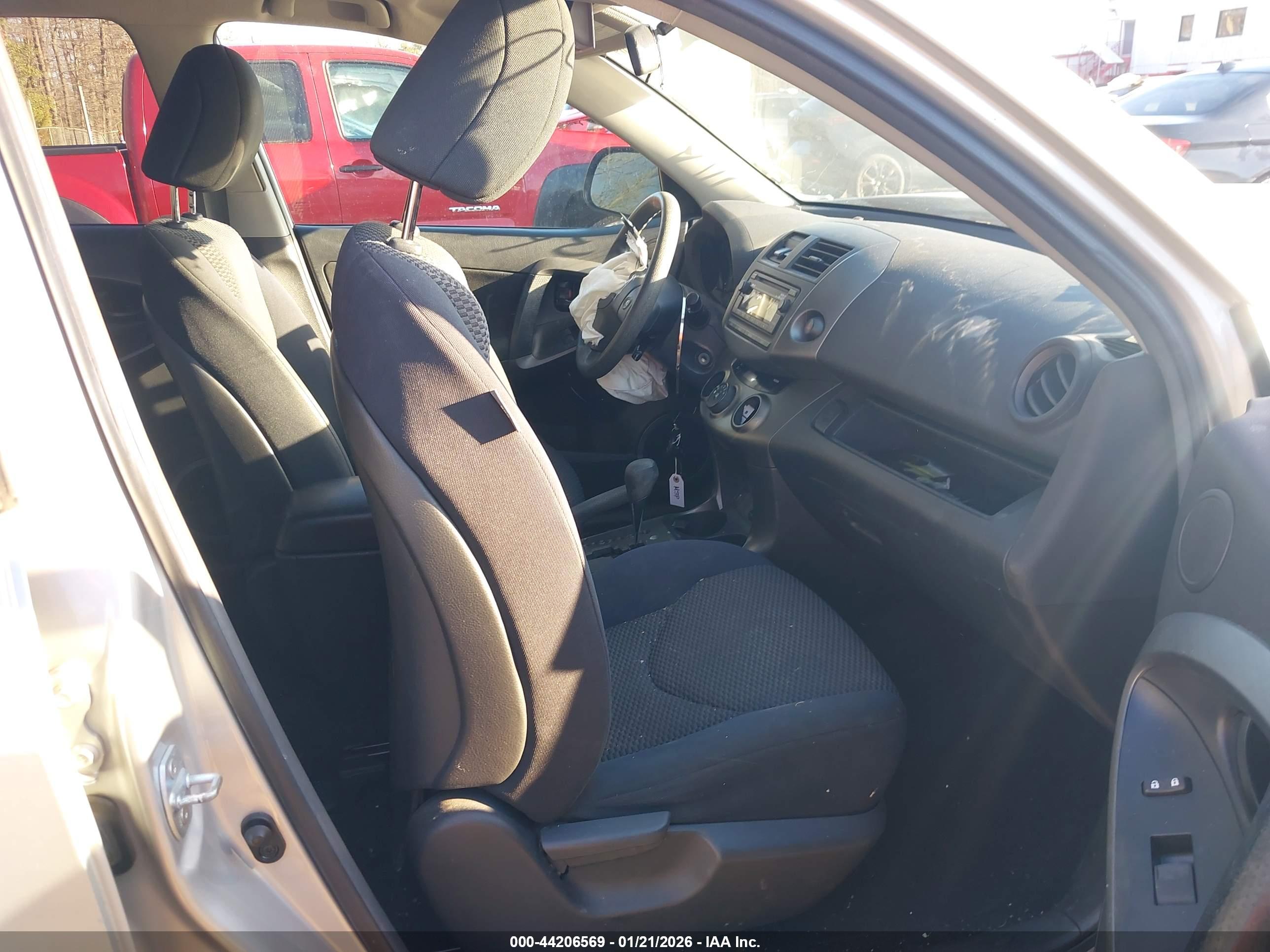 TOYOTA RAV4 image 5
