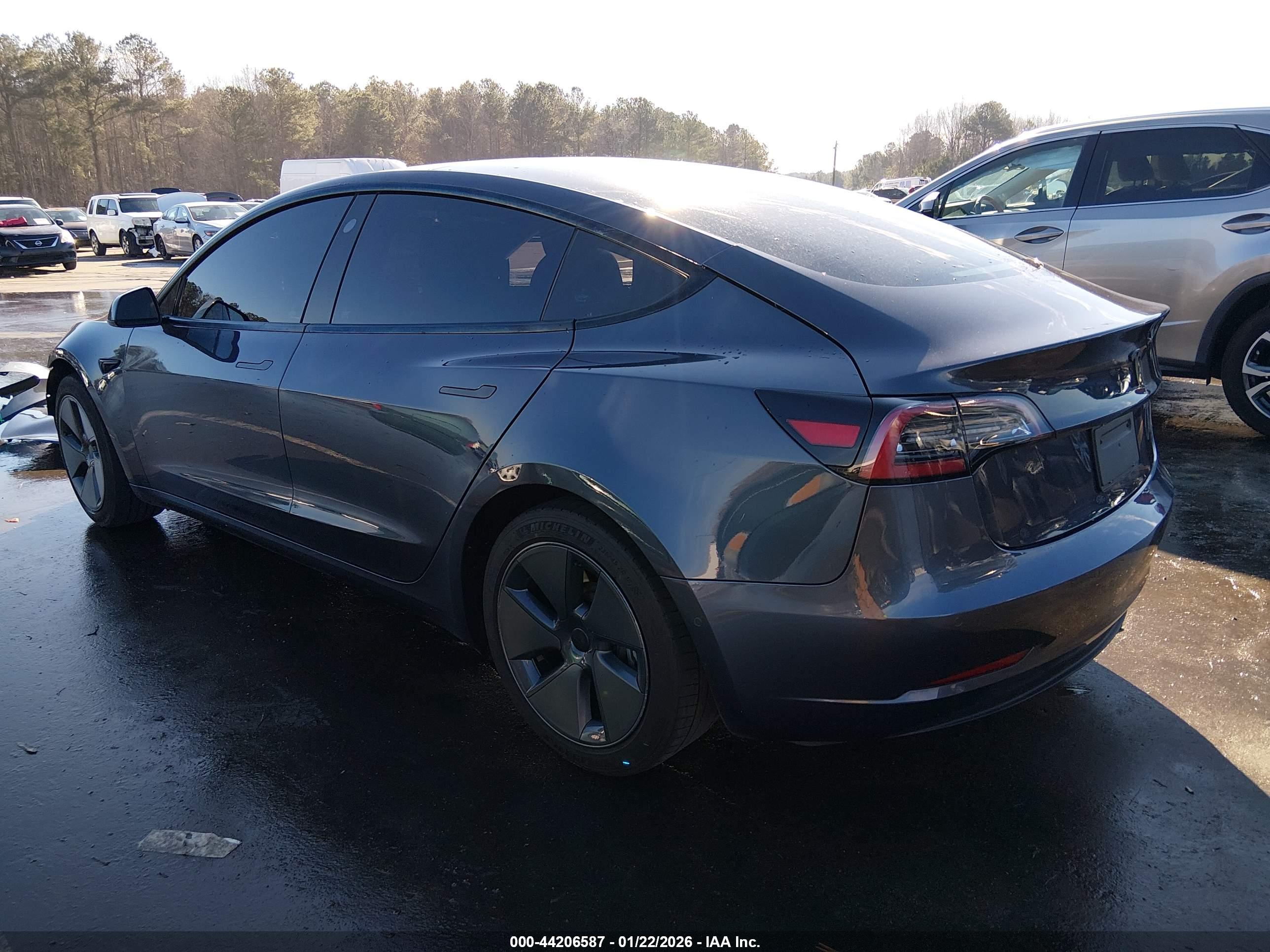 TESLA MODEL image 3