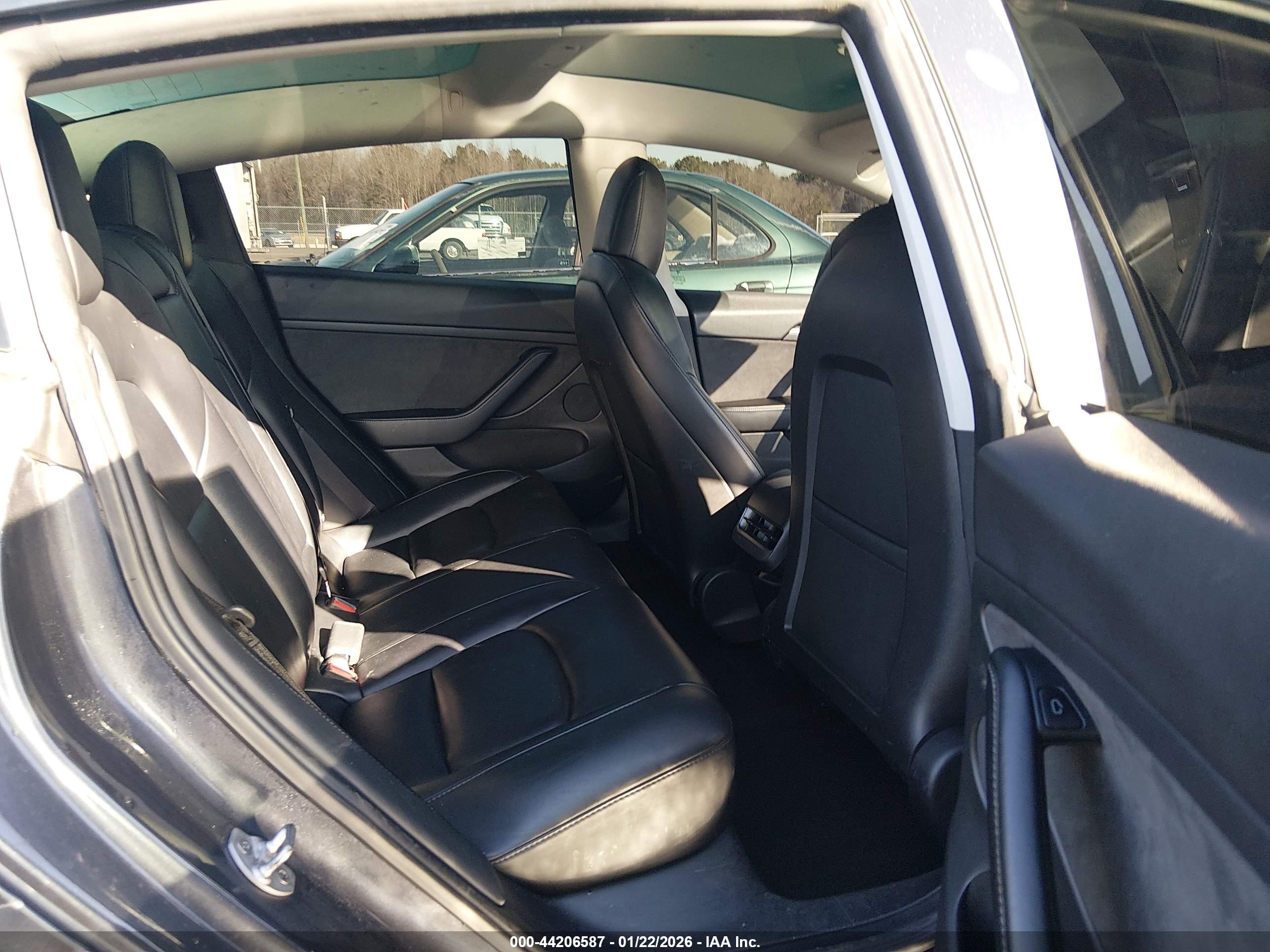 TESLA MODEL image 8