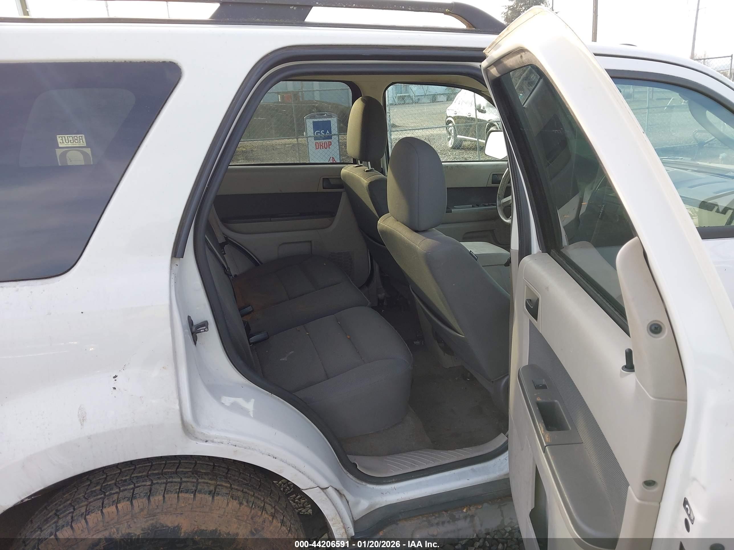 FORD ESCAPE image 8