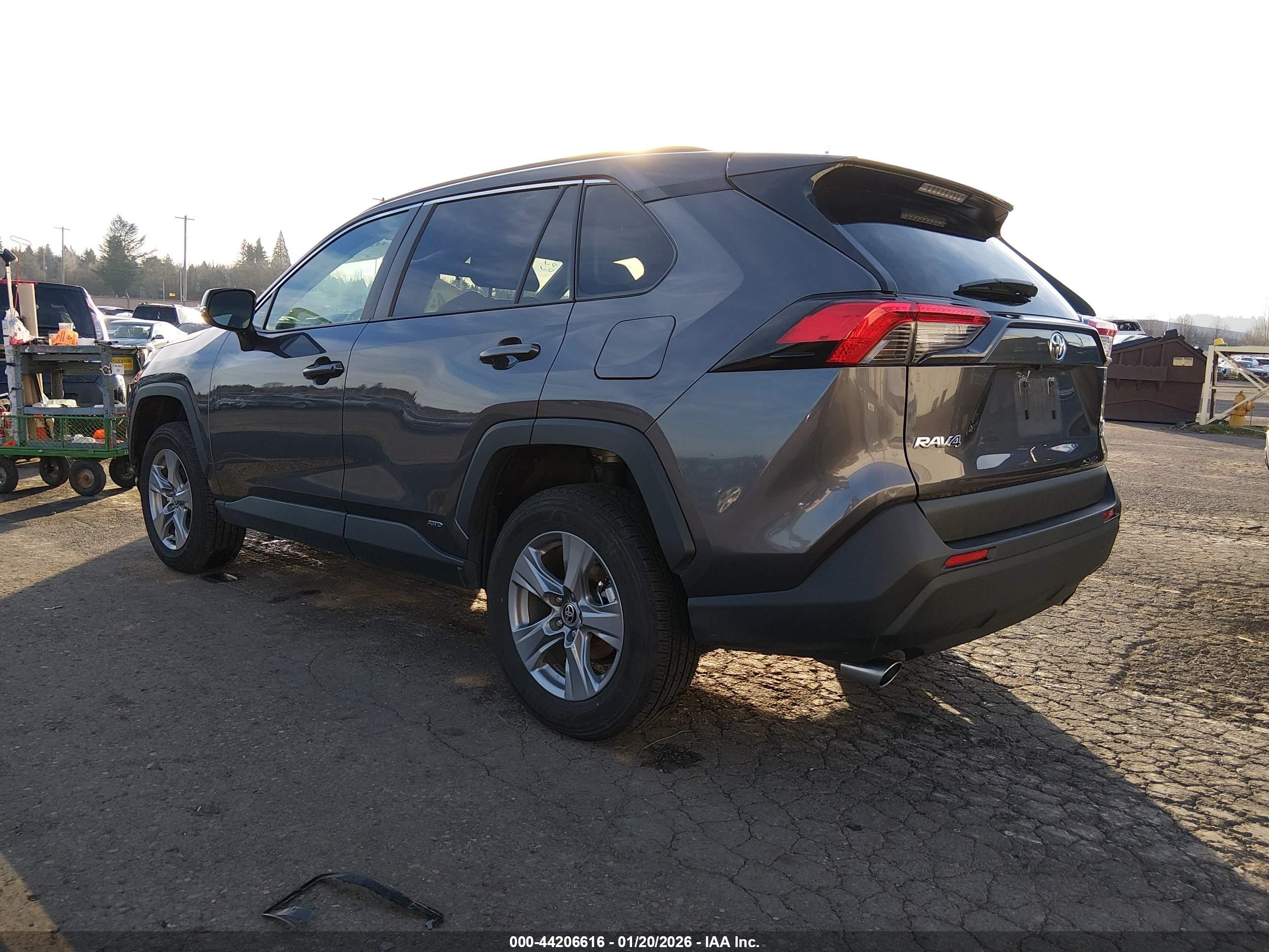 TOYOTA RAV4 image 3