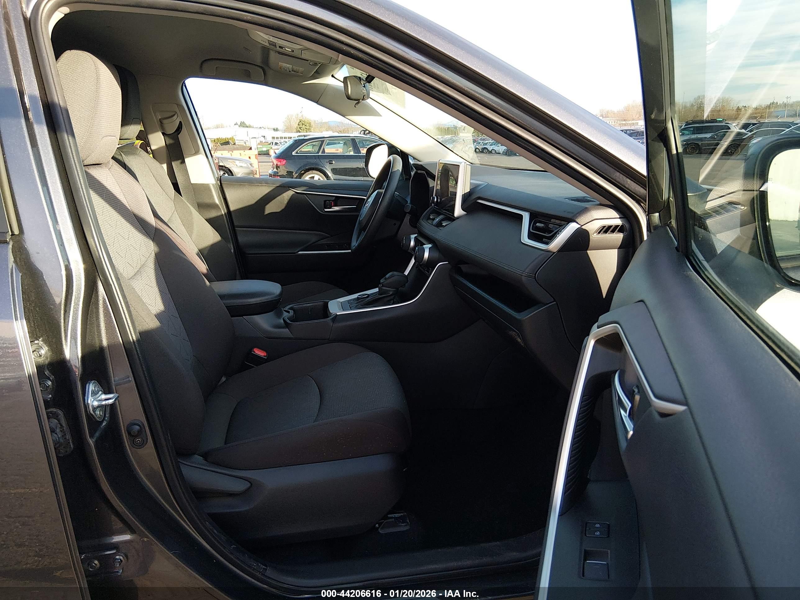 TOYOTA RAV4 image 5