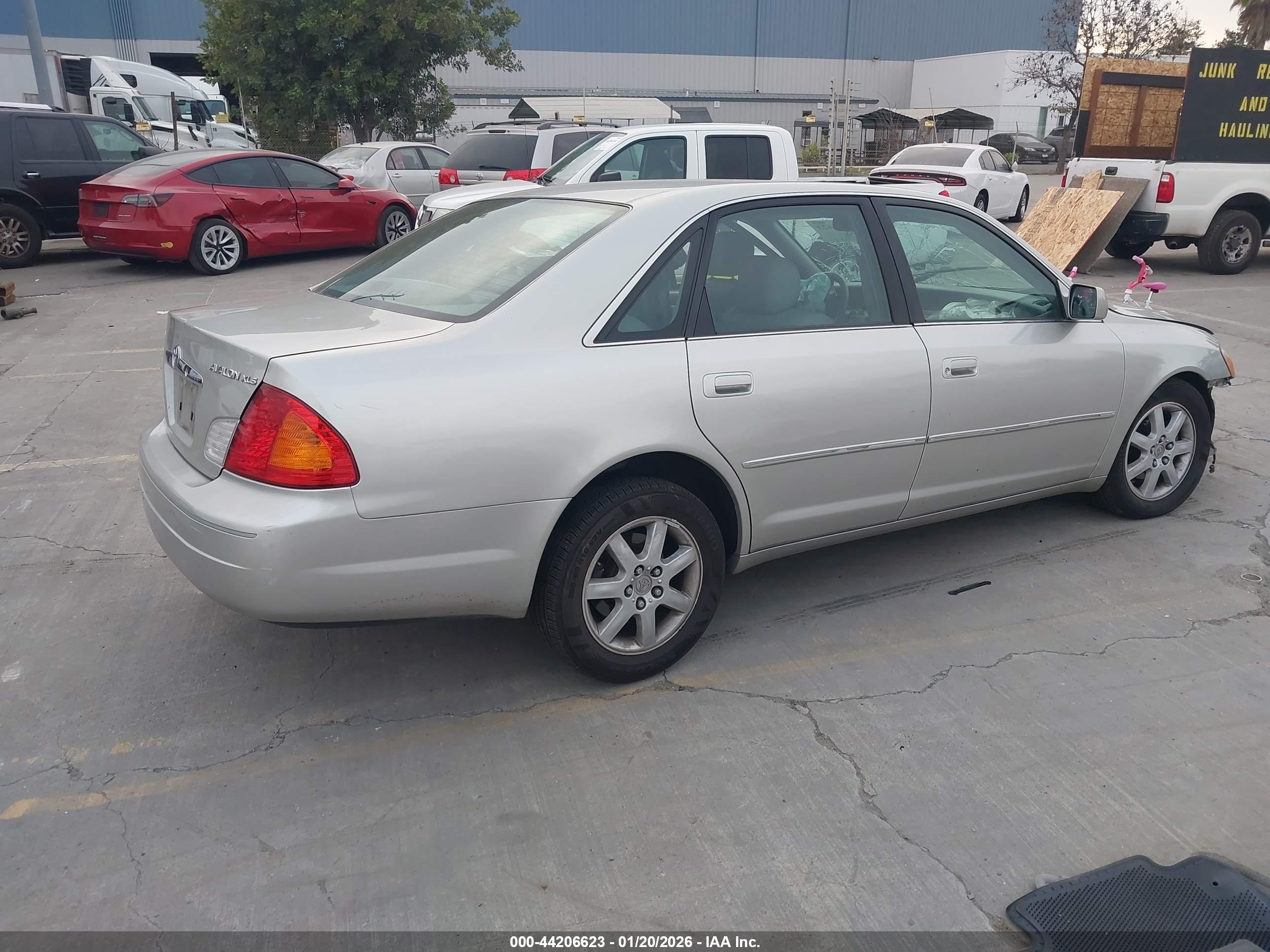 TOYOTA AVALON image 4