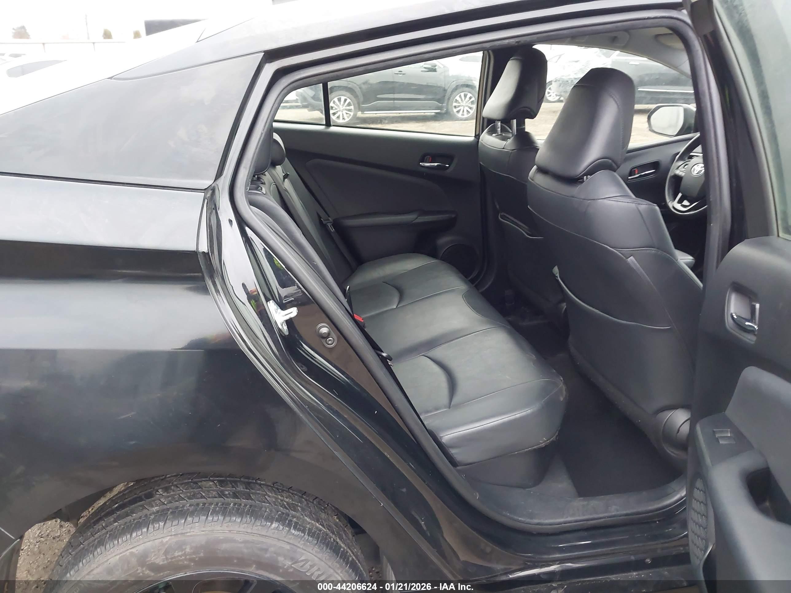 TOYOTA PRIUS image 8
