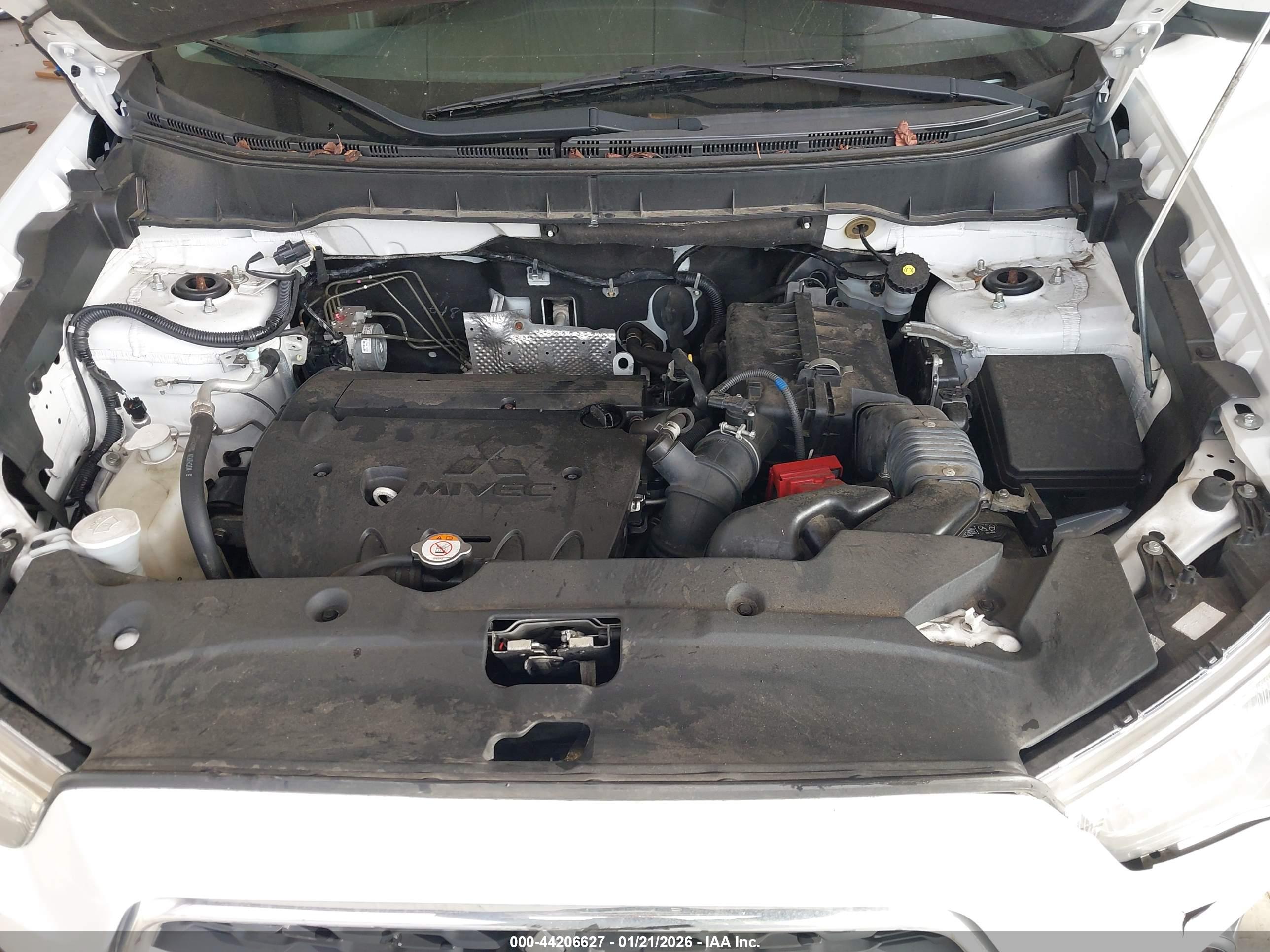 MITSUBISHI OUTLANDER image 10