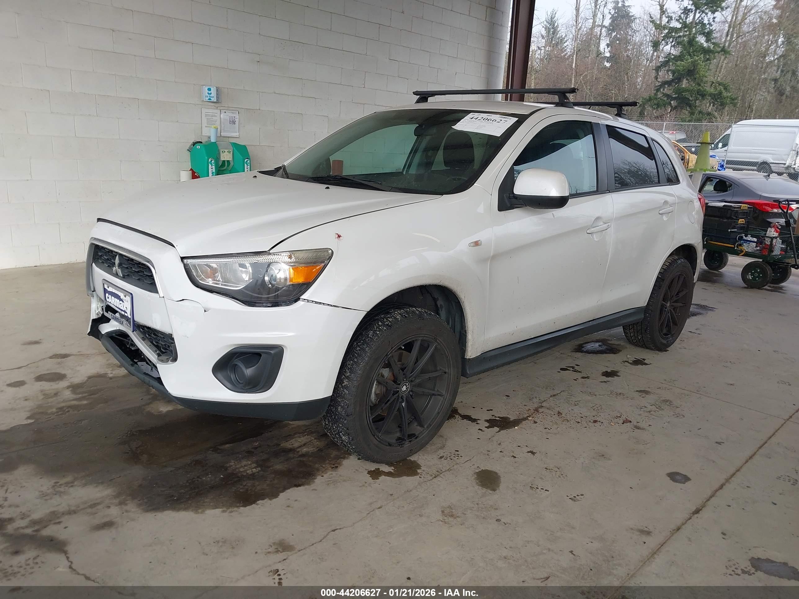 MITSUBISHI OUTLANDER image 2