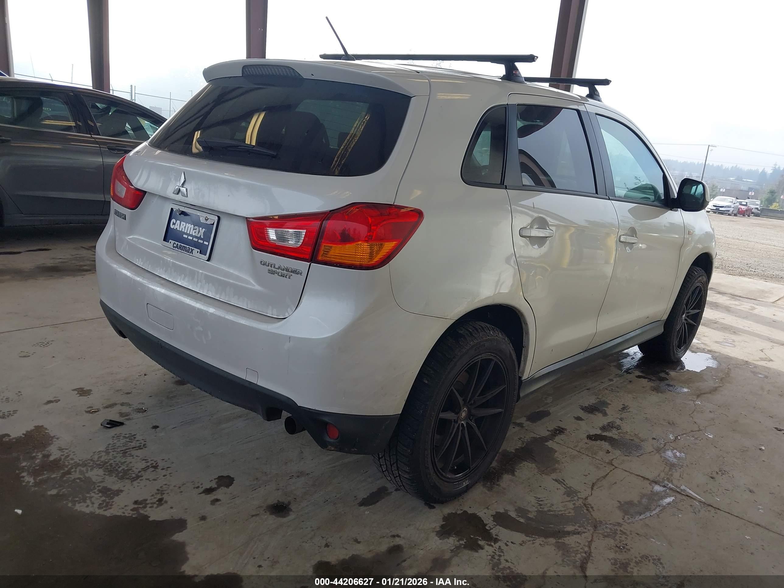 MITSUBISHI OUTLANDER image 4