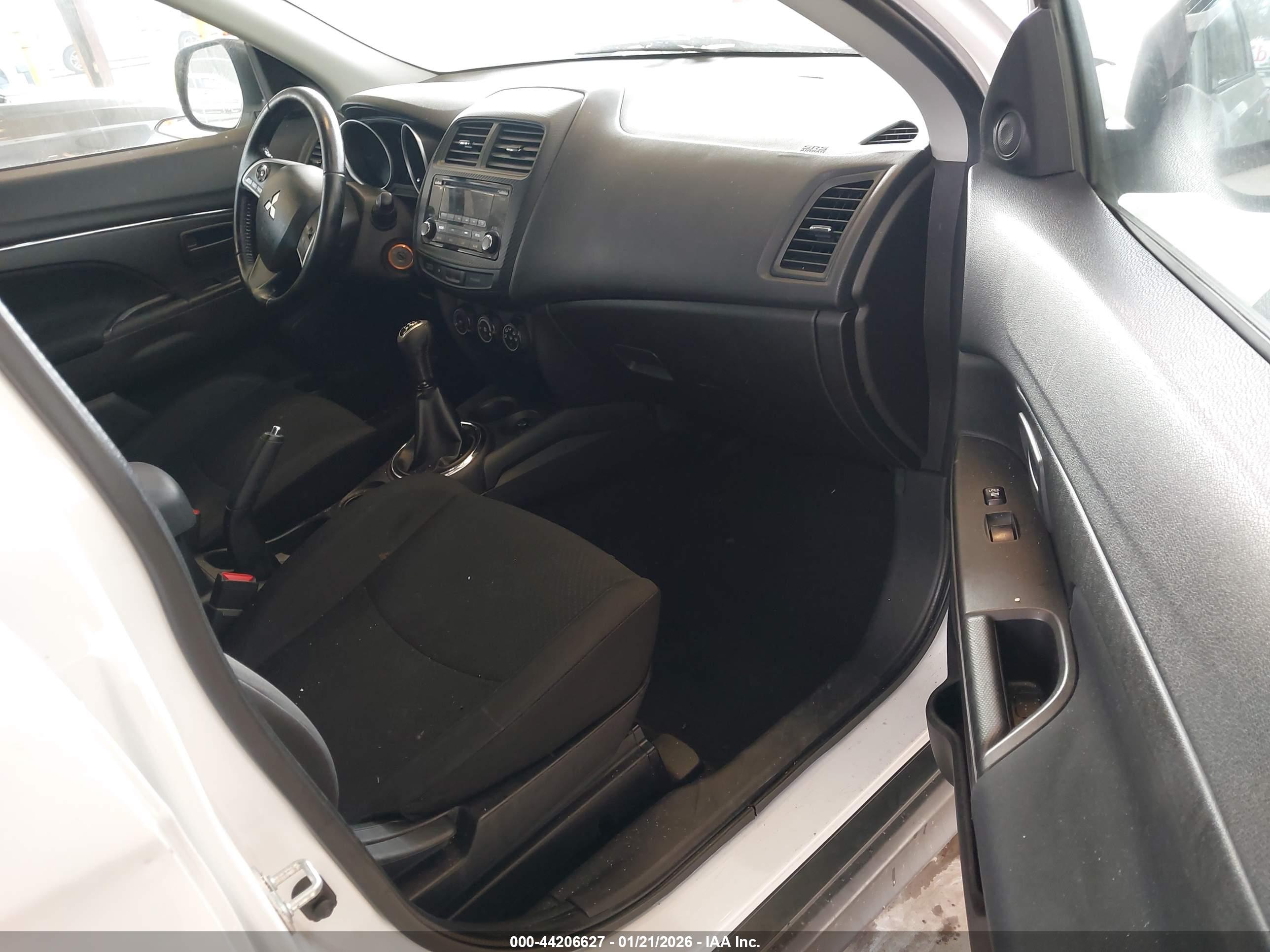 MITSUBISHI OUTLANDER image 5