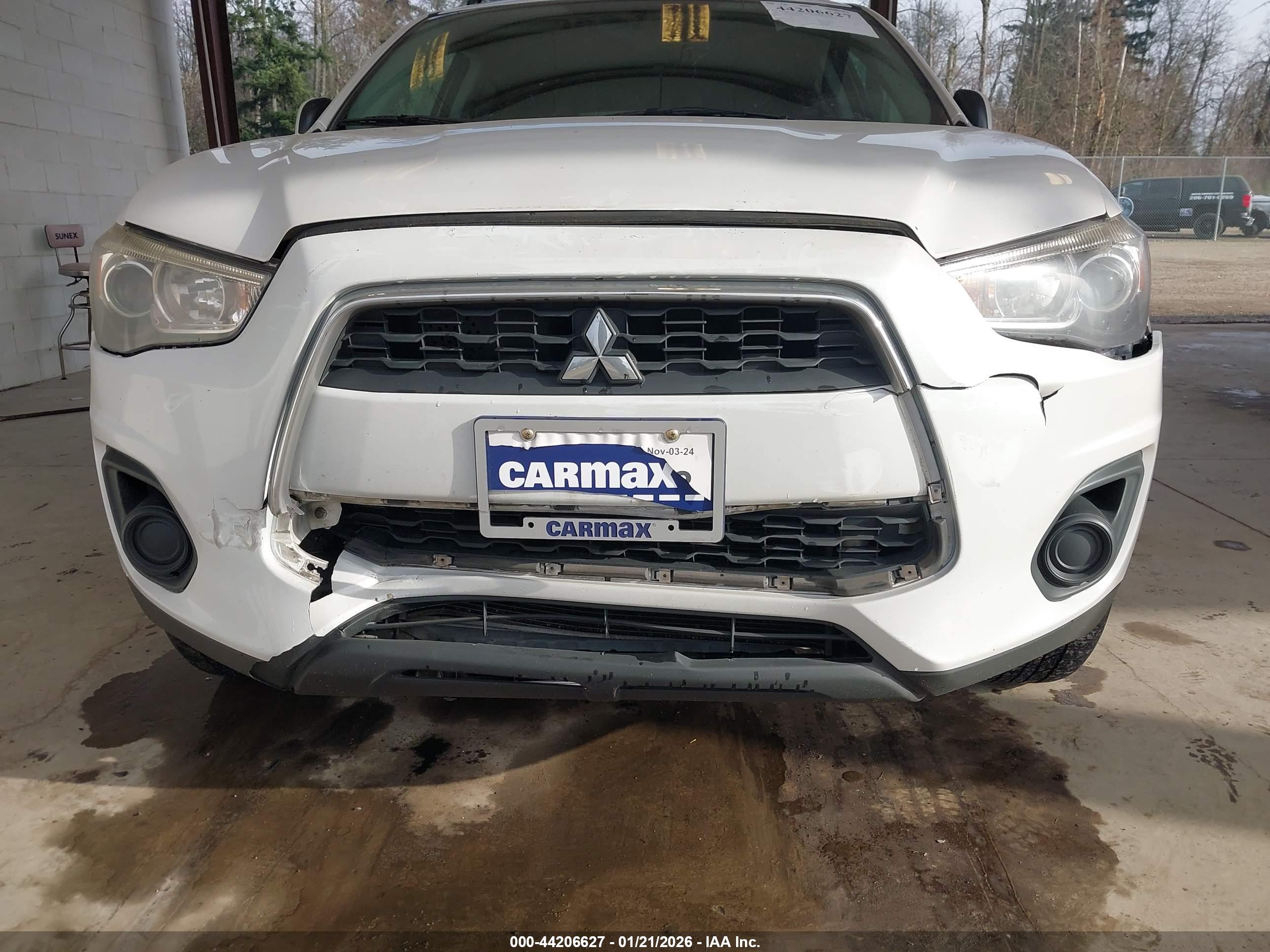 MITSUBISHI OUTLANDER image 6
