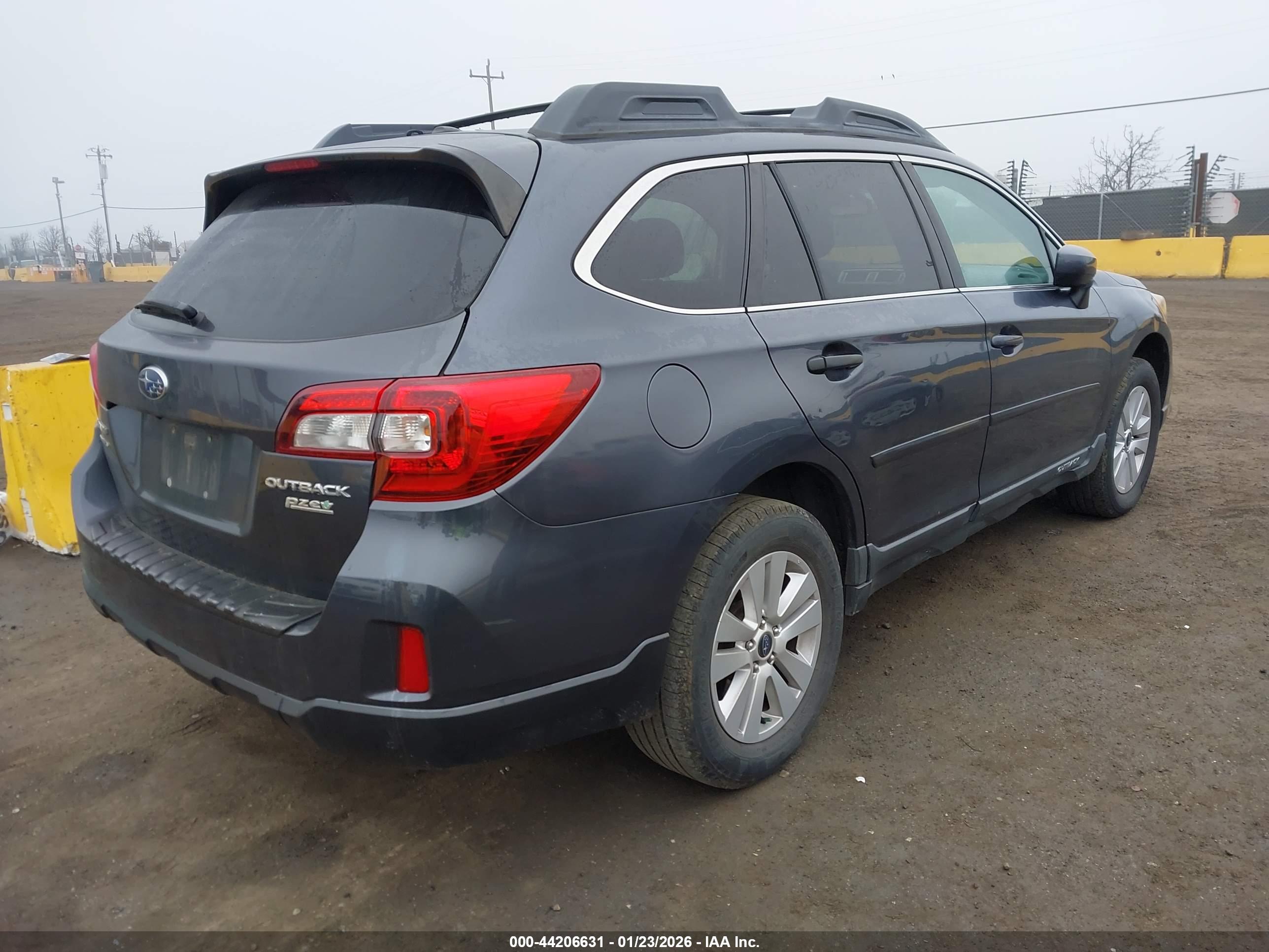 SUBARU OUTBACK image 4