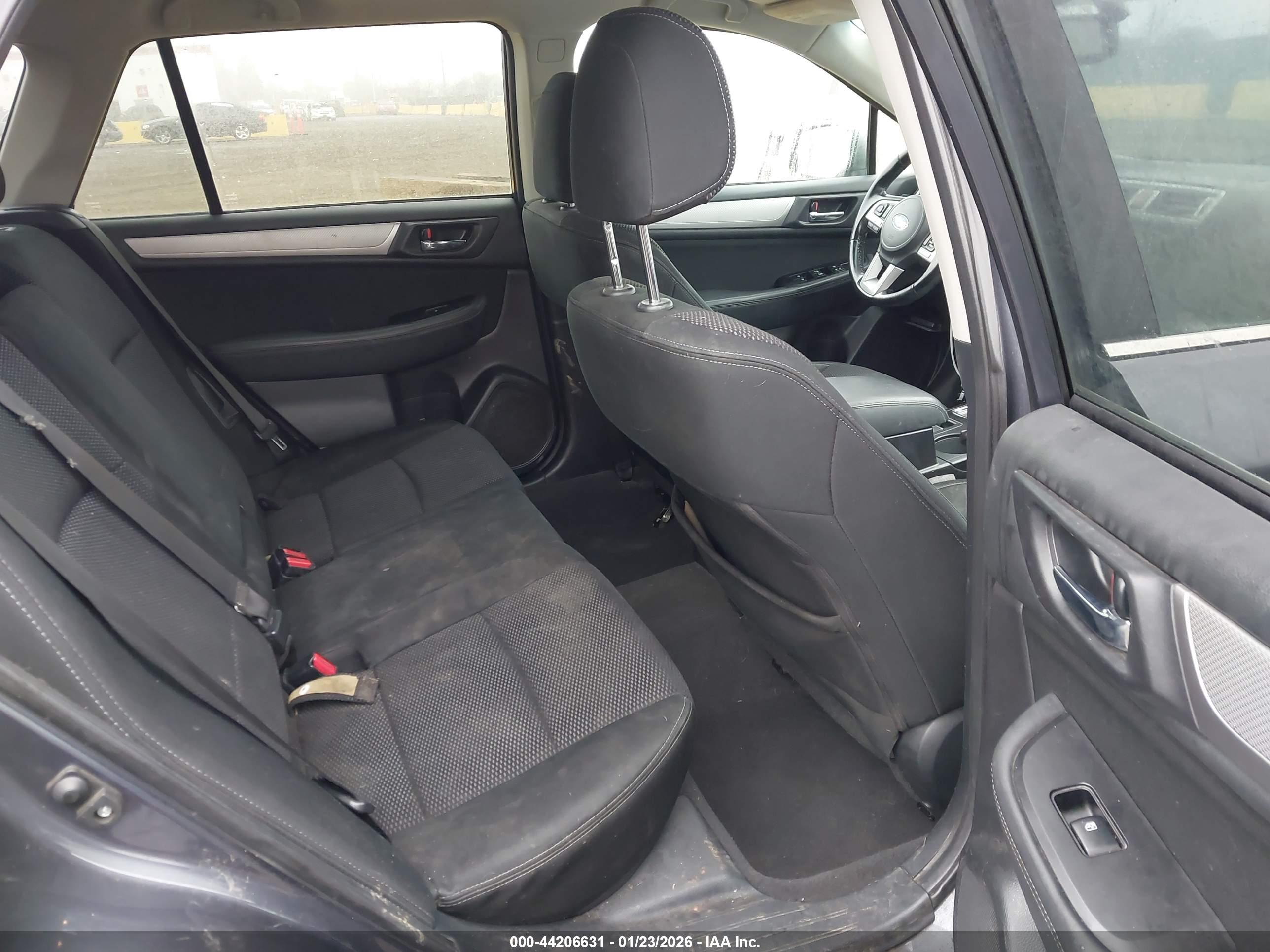 SUBARU OUTBACK image 8