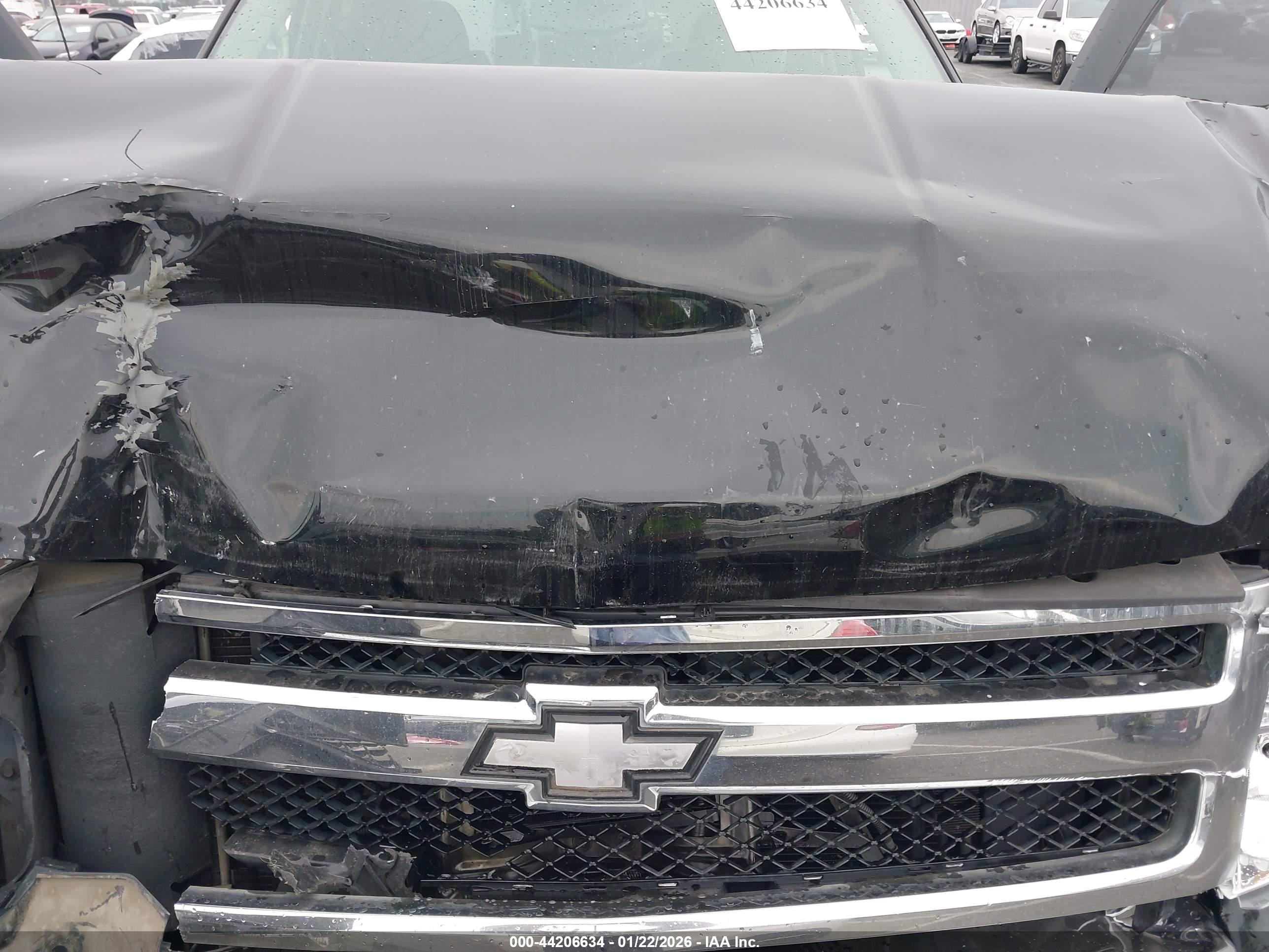CHEVROLET SILVERADO image 10