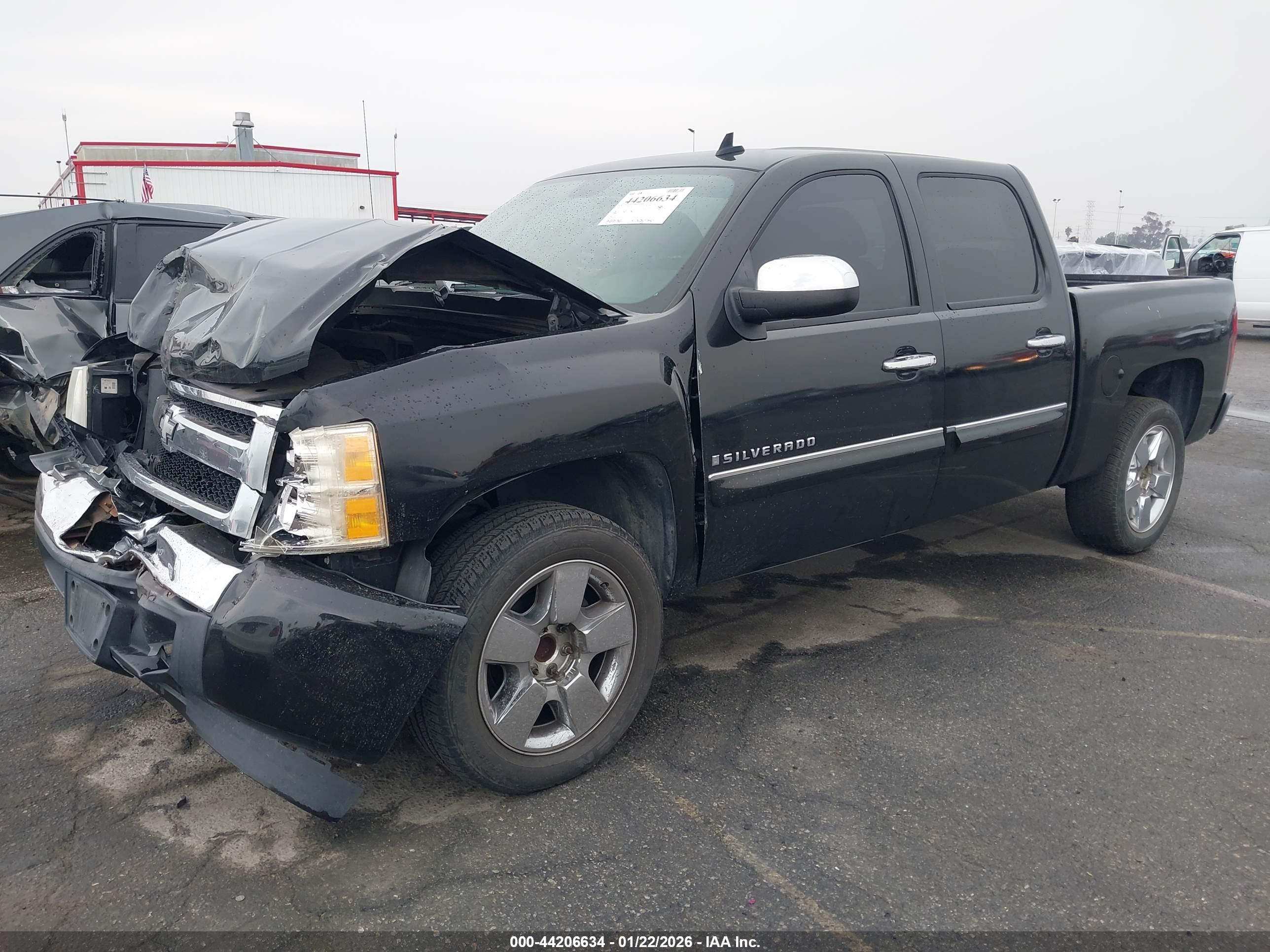 CHEVROLET SILVERADO image 2
