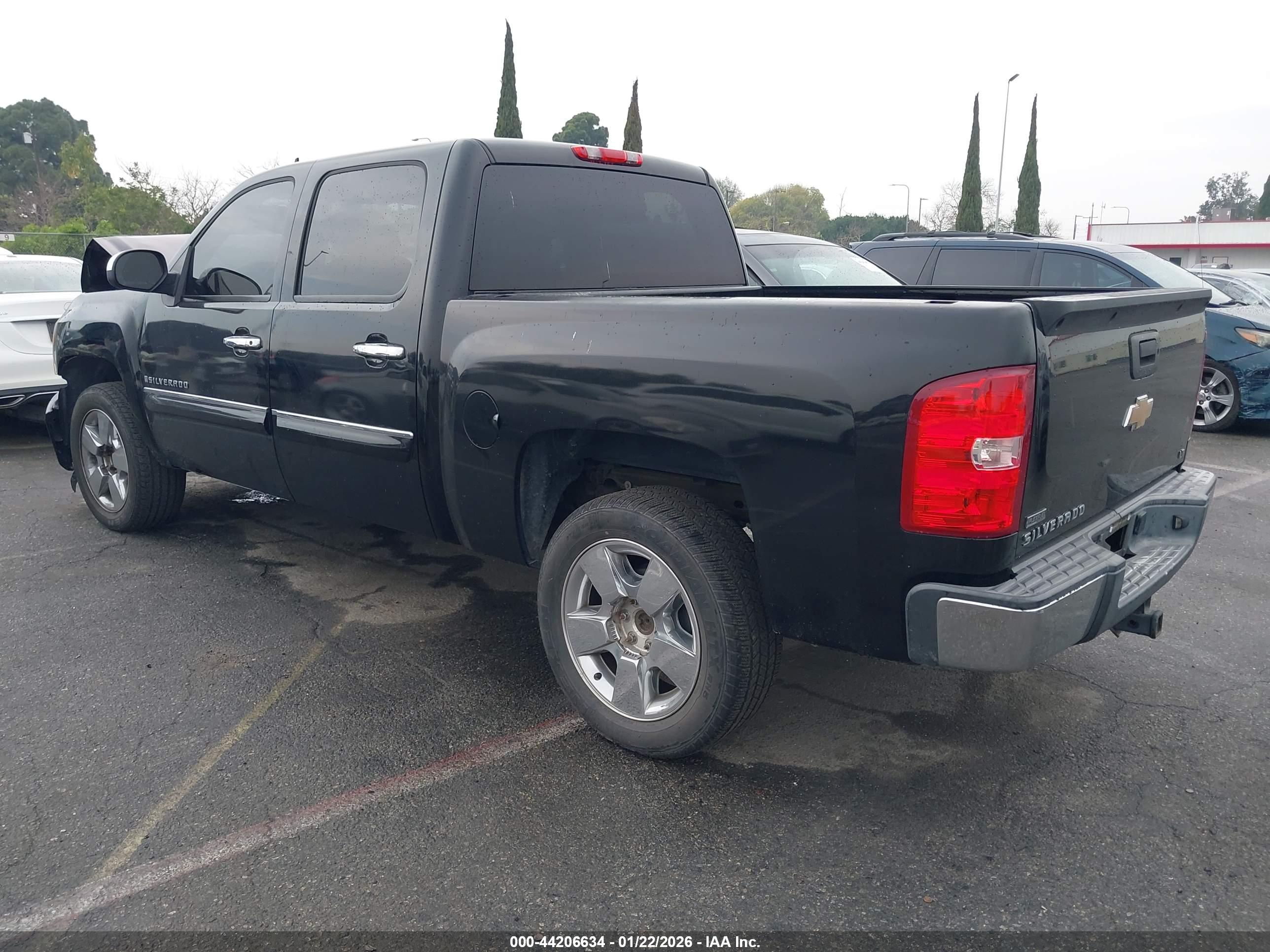 CHEVROLET SILVERADO image 3