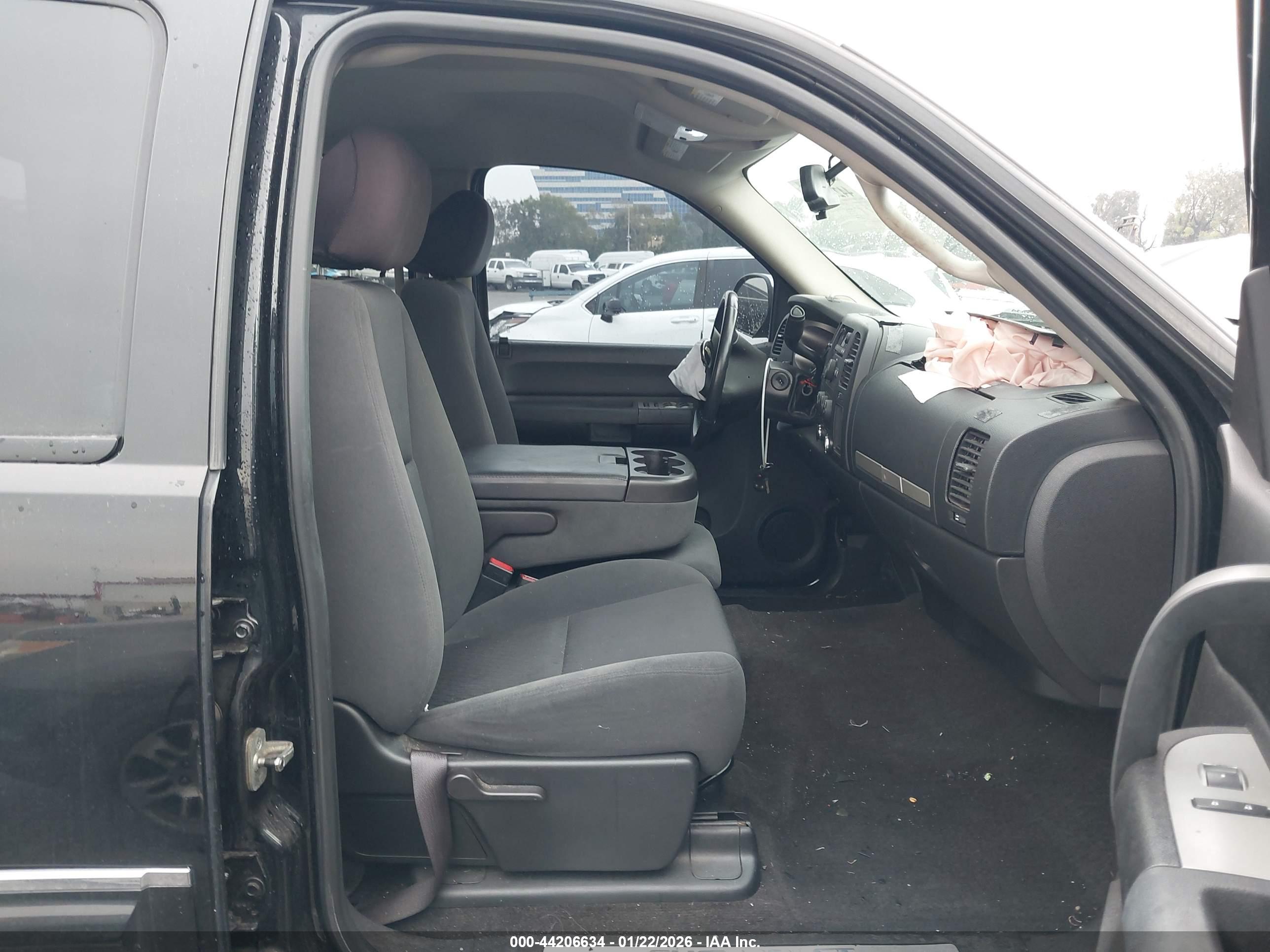 CHEVROLET SILVERADO image 5