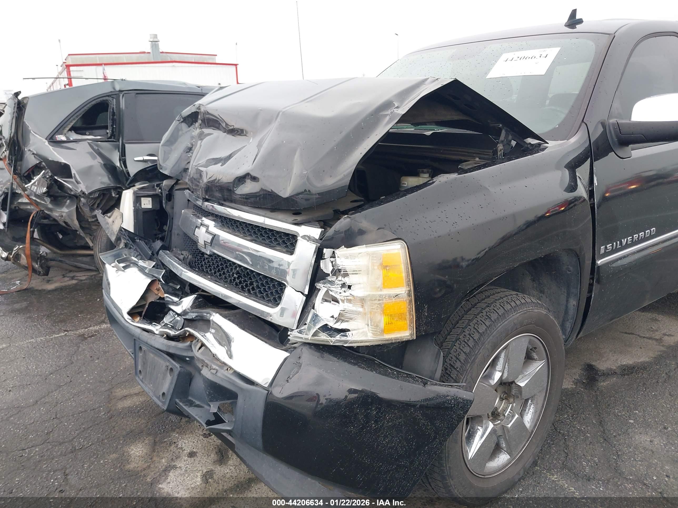 CHEVROLET SILVERADO image 6