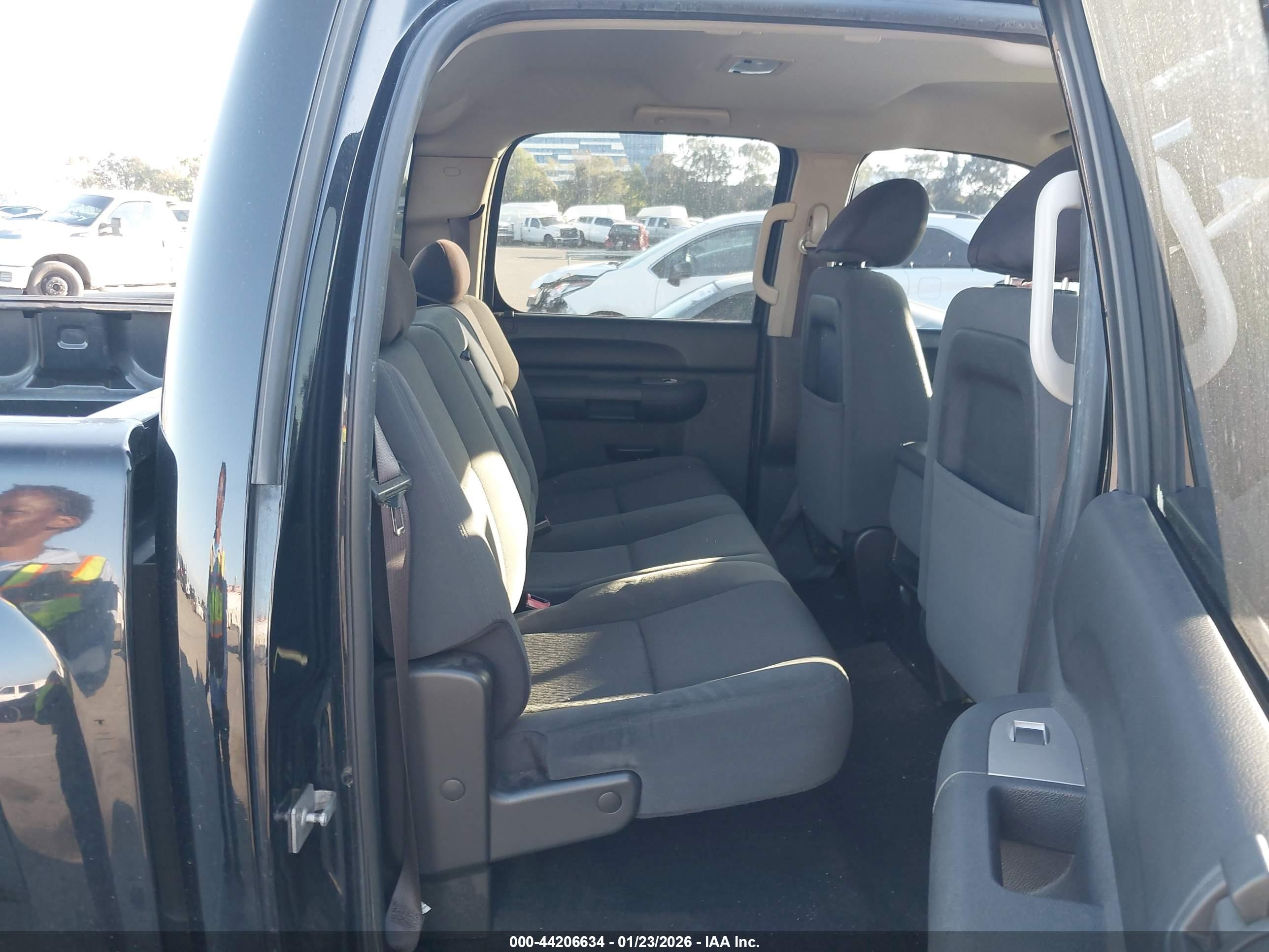 CHEVROLET SILVERADO image 8