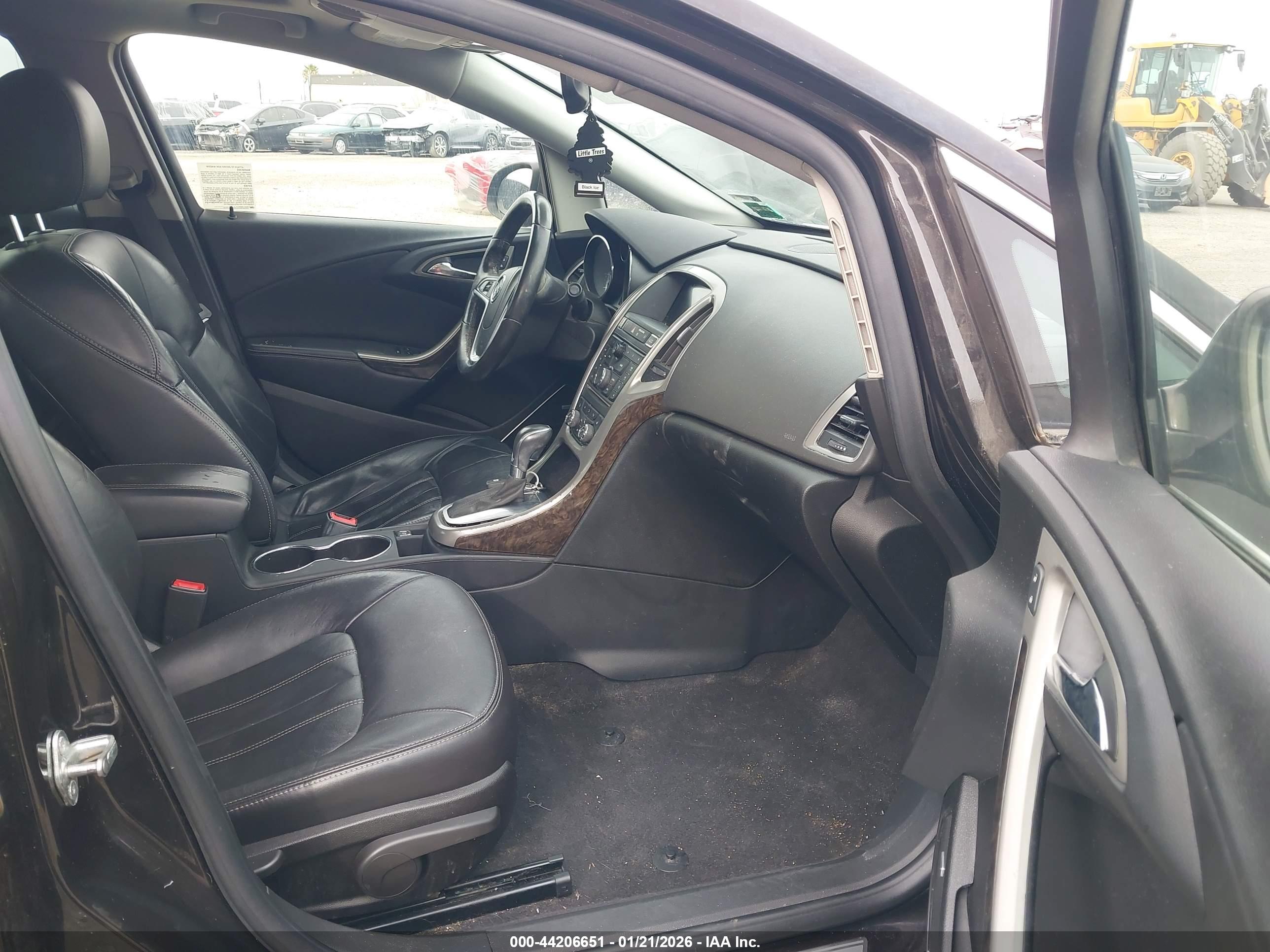 BUICK VERANO image 5