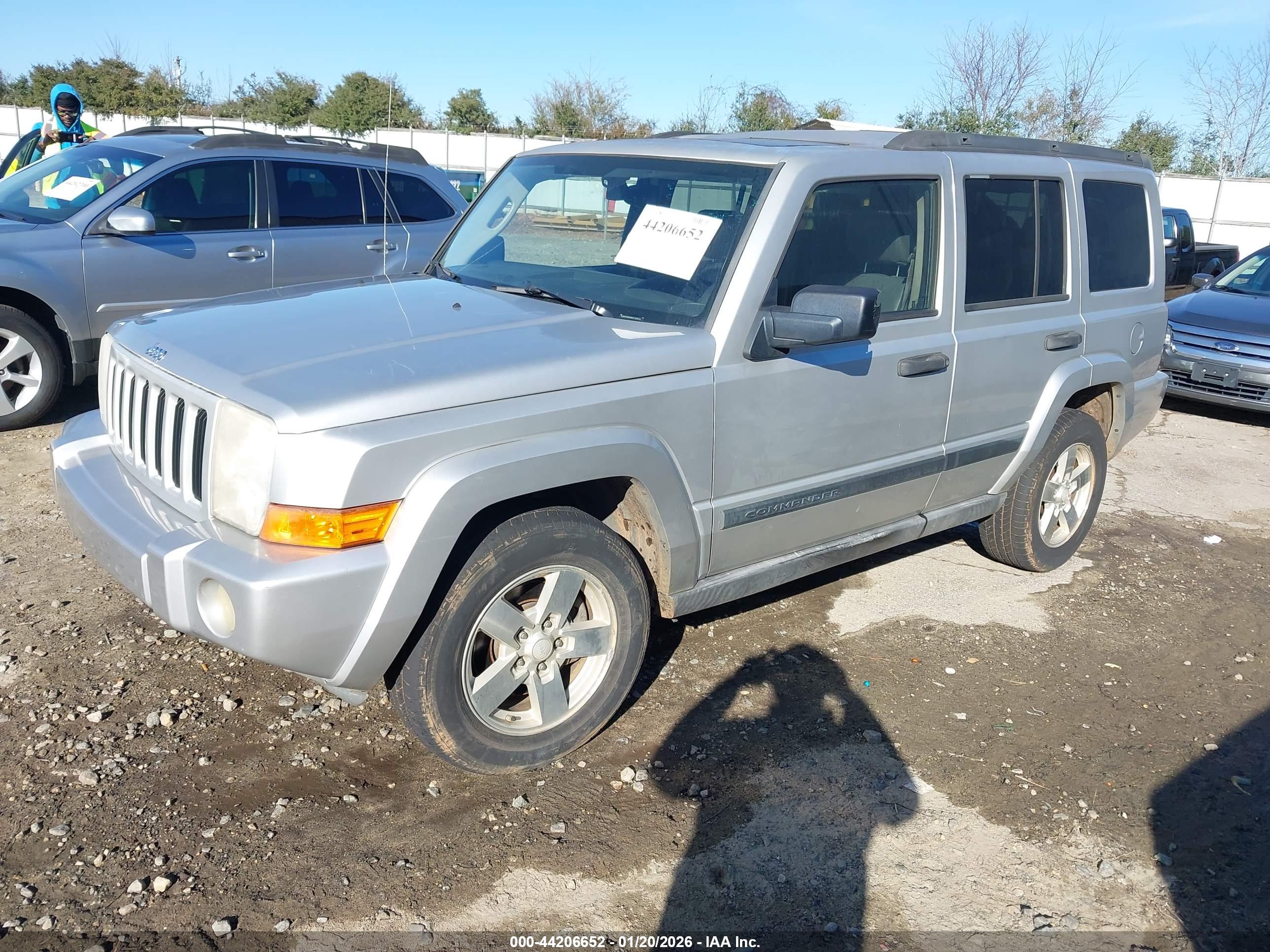 JEEP COMMANDER image 2
