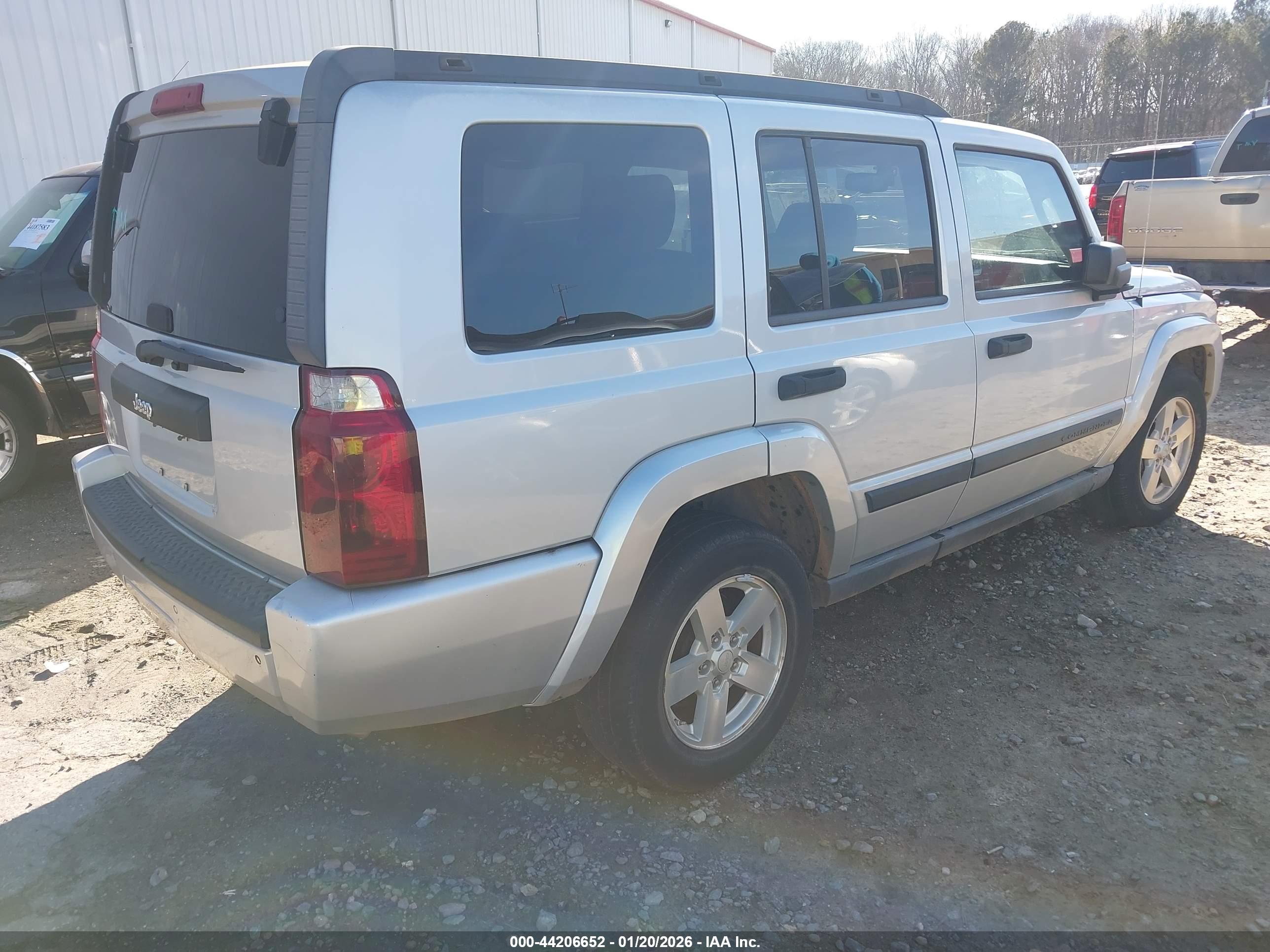 JEEP COMMANDER image 4