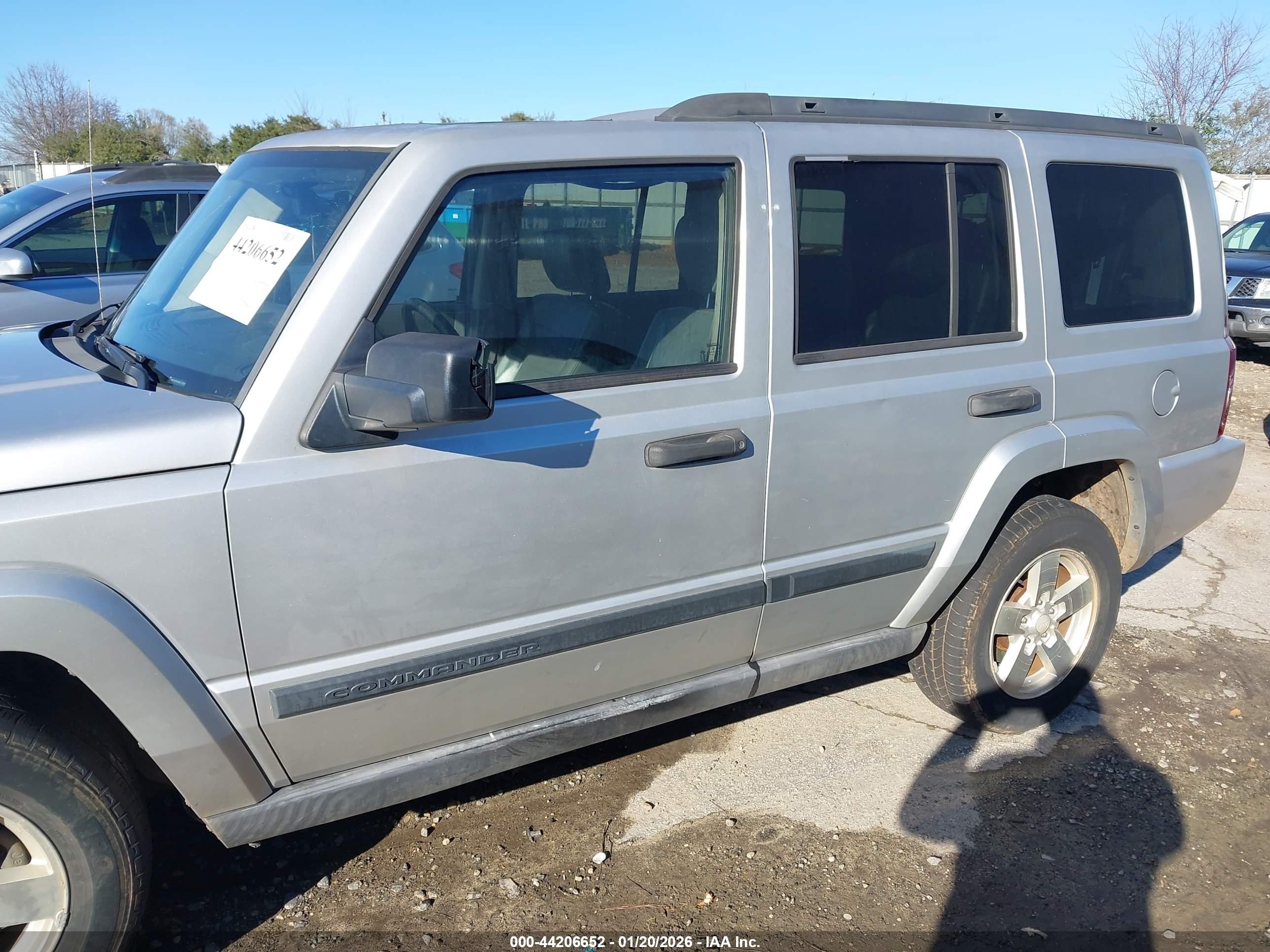 JEEP COMMANDER image 6