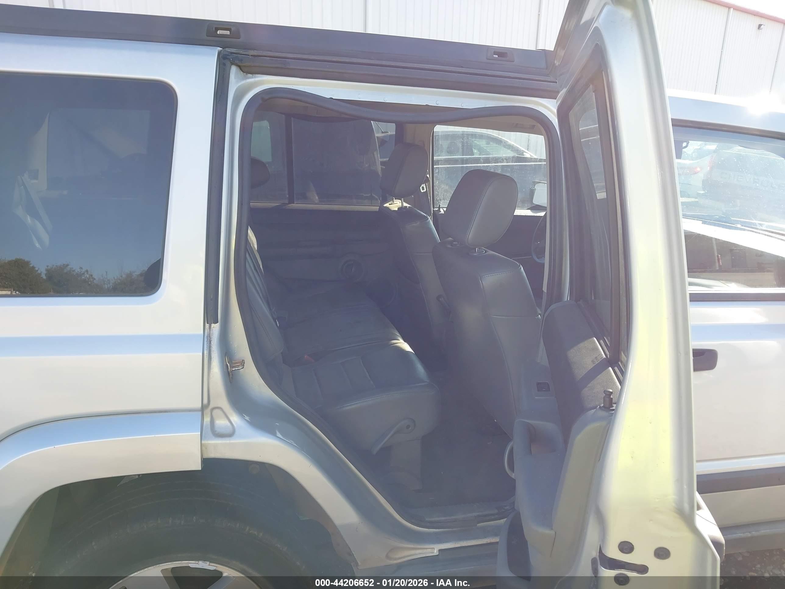 JEEP COMMANDER image 8