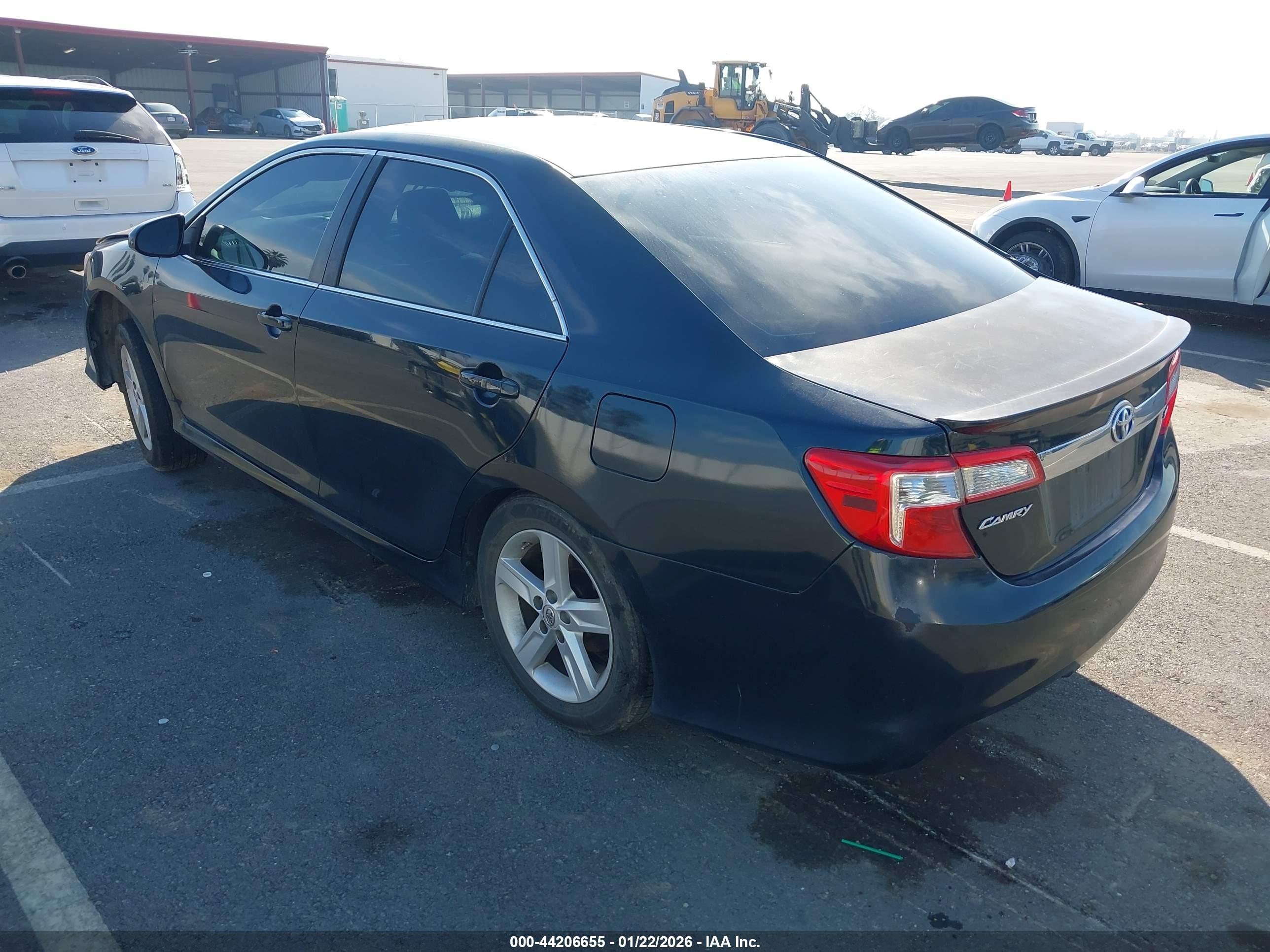 TOYOTA CAMRY image 3