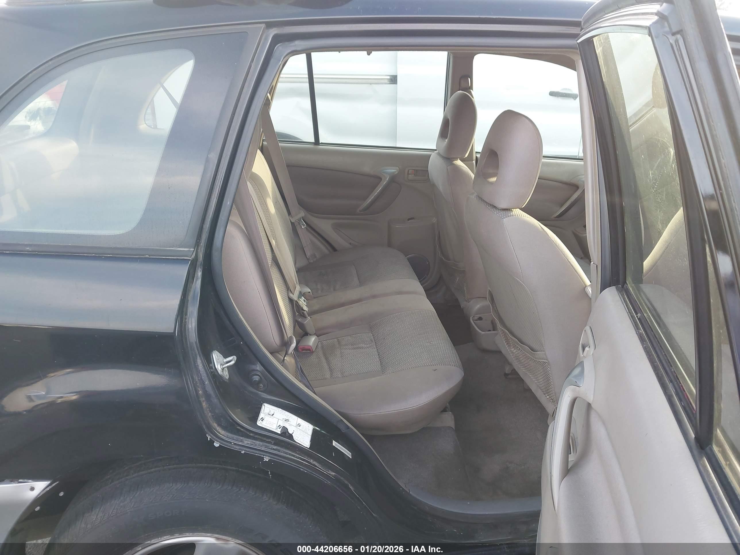 TOYOTA RAV4 image 8