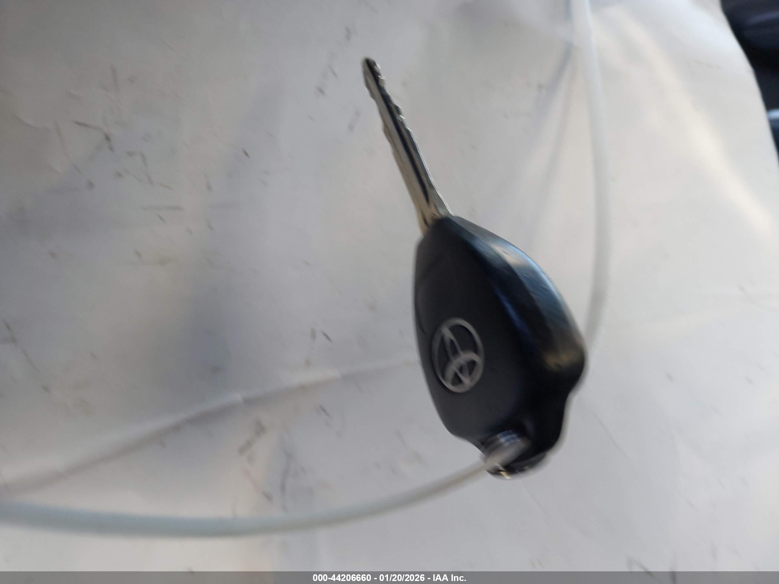 TOYOTA YARIS image 11