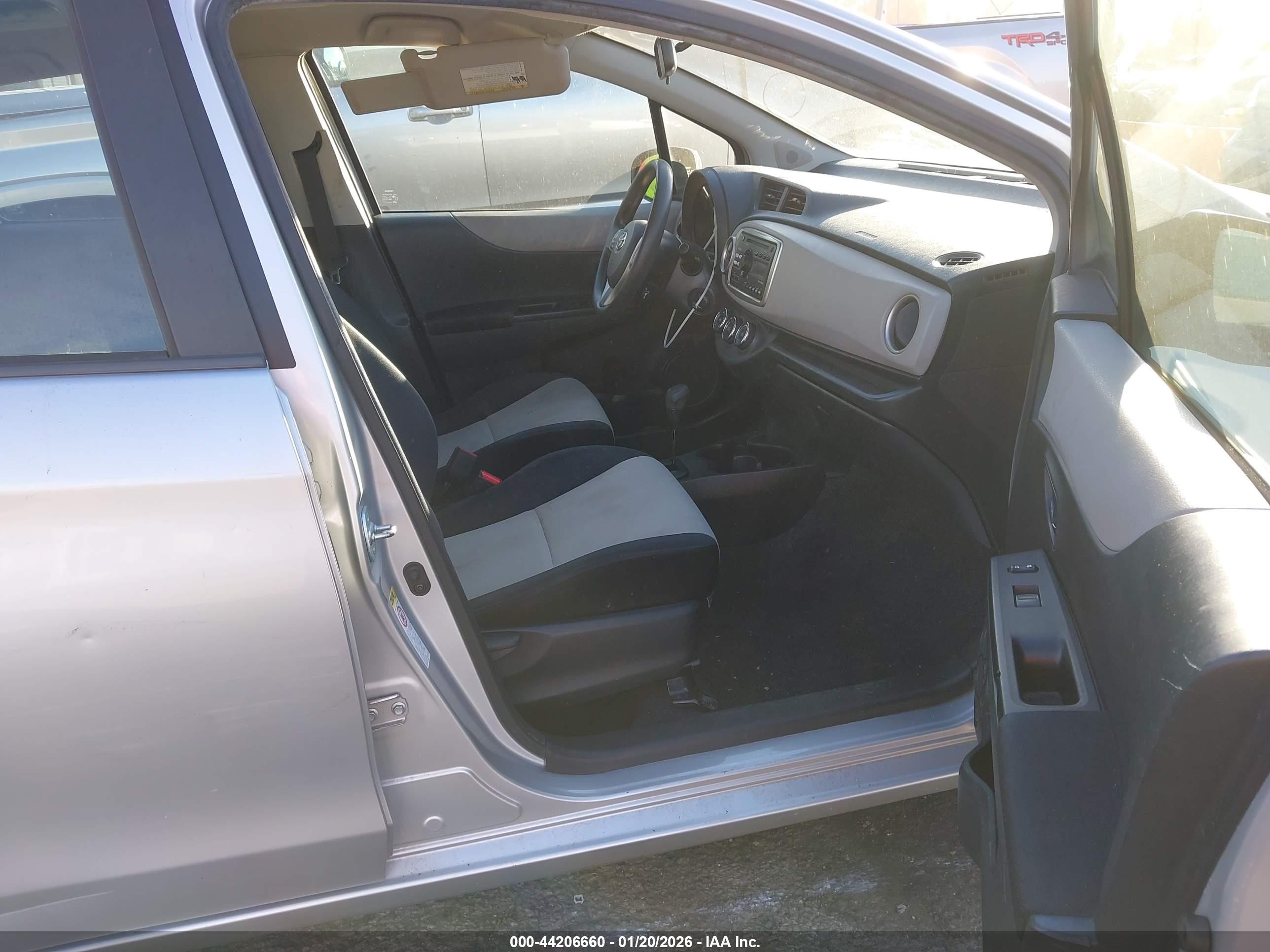 TOYOTA YARIS image 5