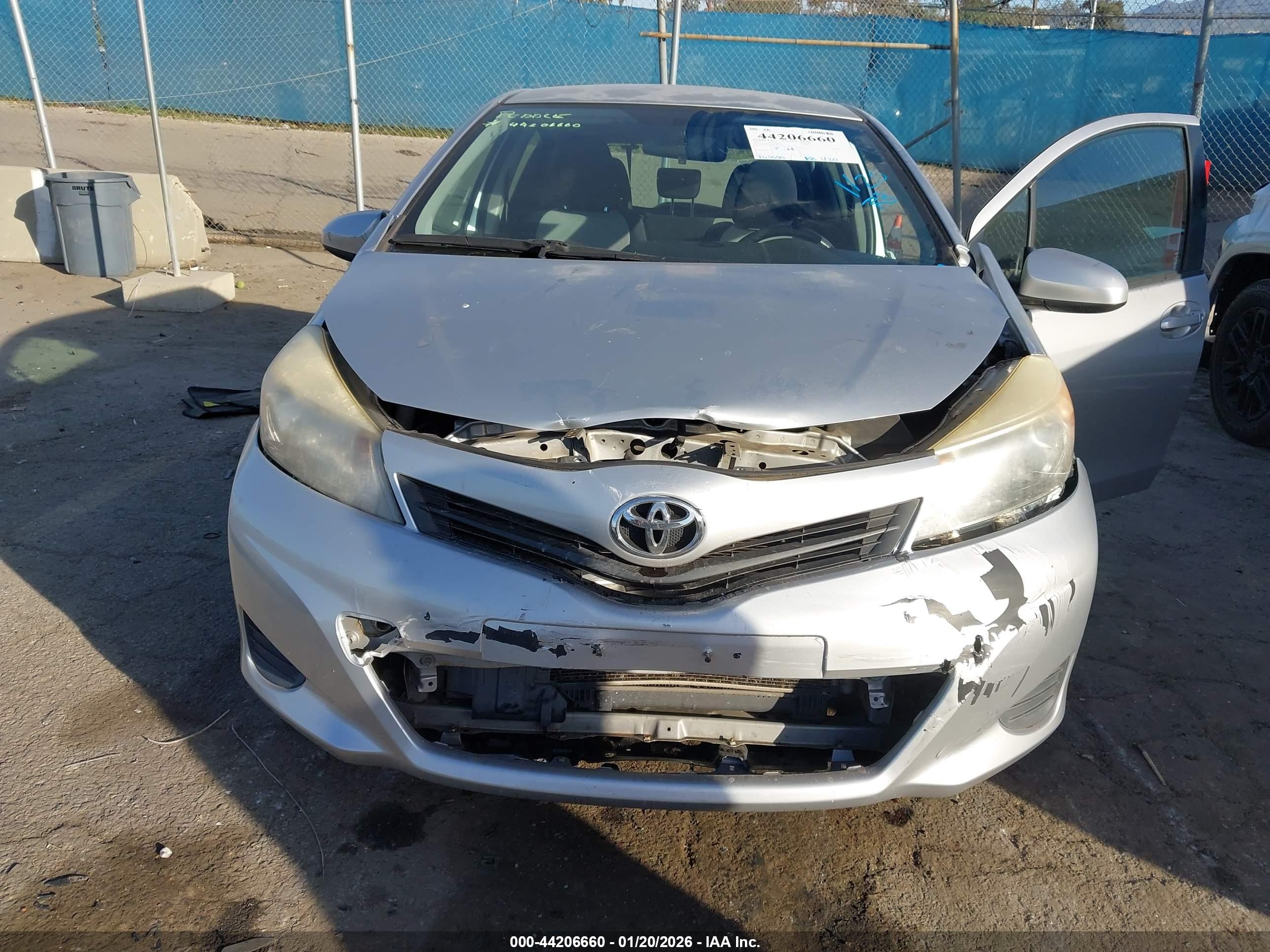 TOYOTA YARIS image 6