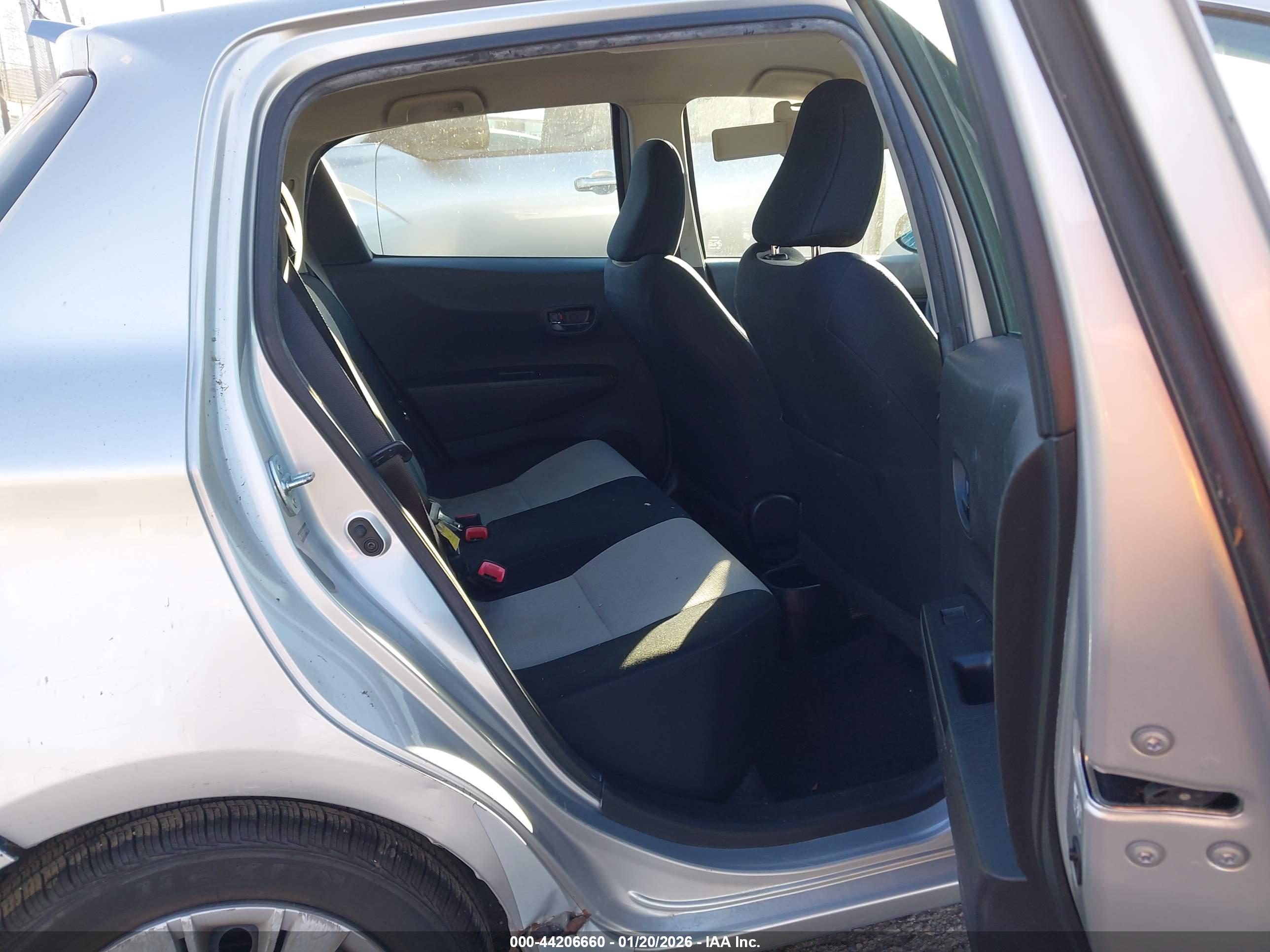 TOYOTA YARIS image 8
