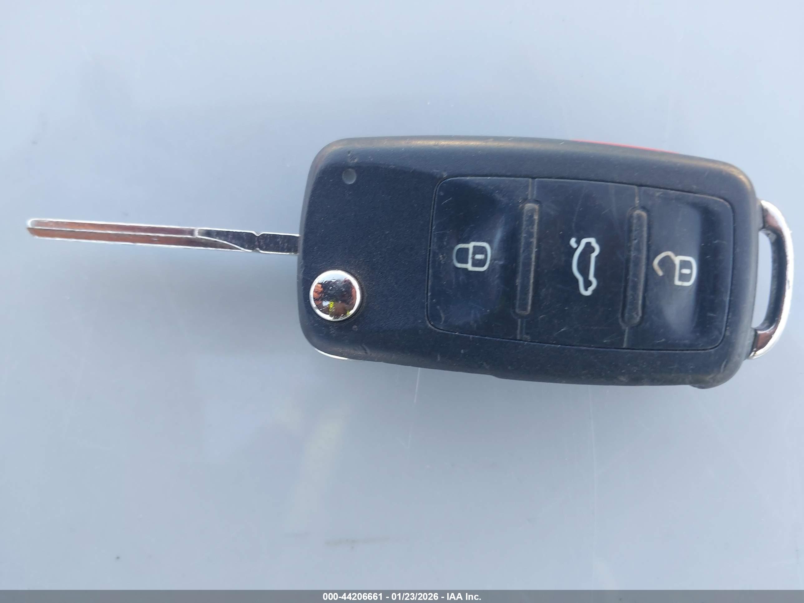 VOLKSWAGEN PASSAT image 11