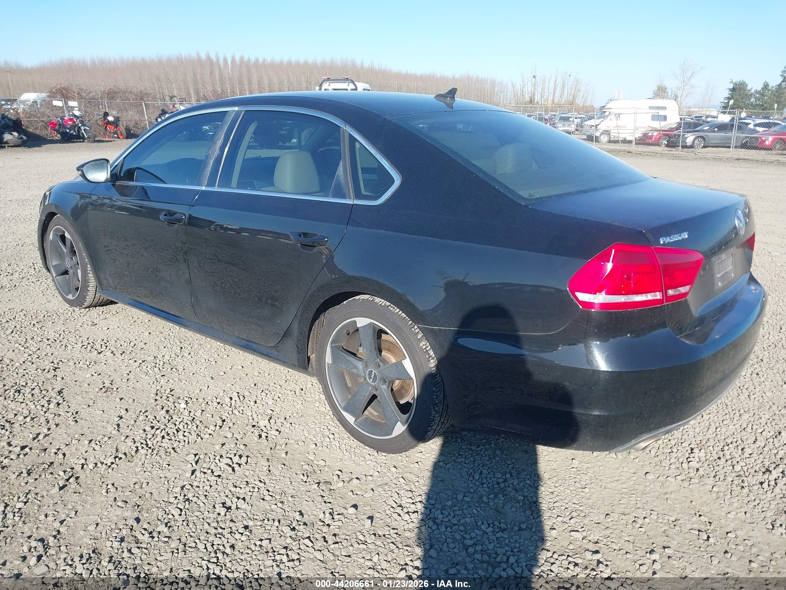 VOLKSWAGEN PASSAT image 3