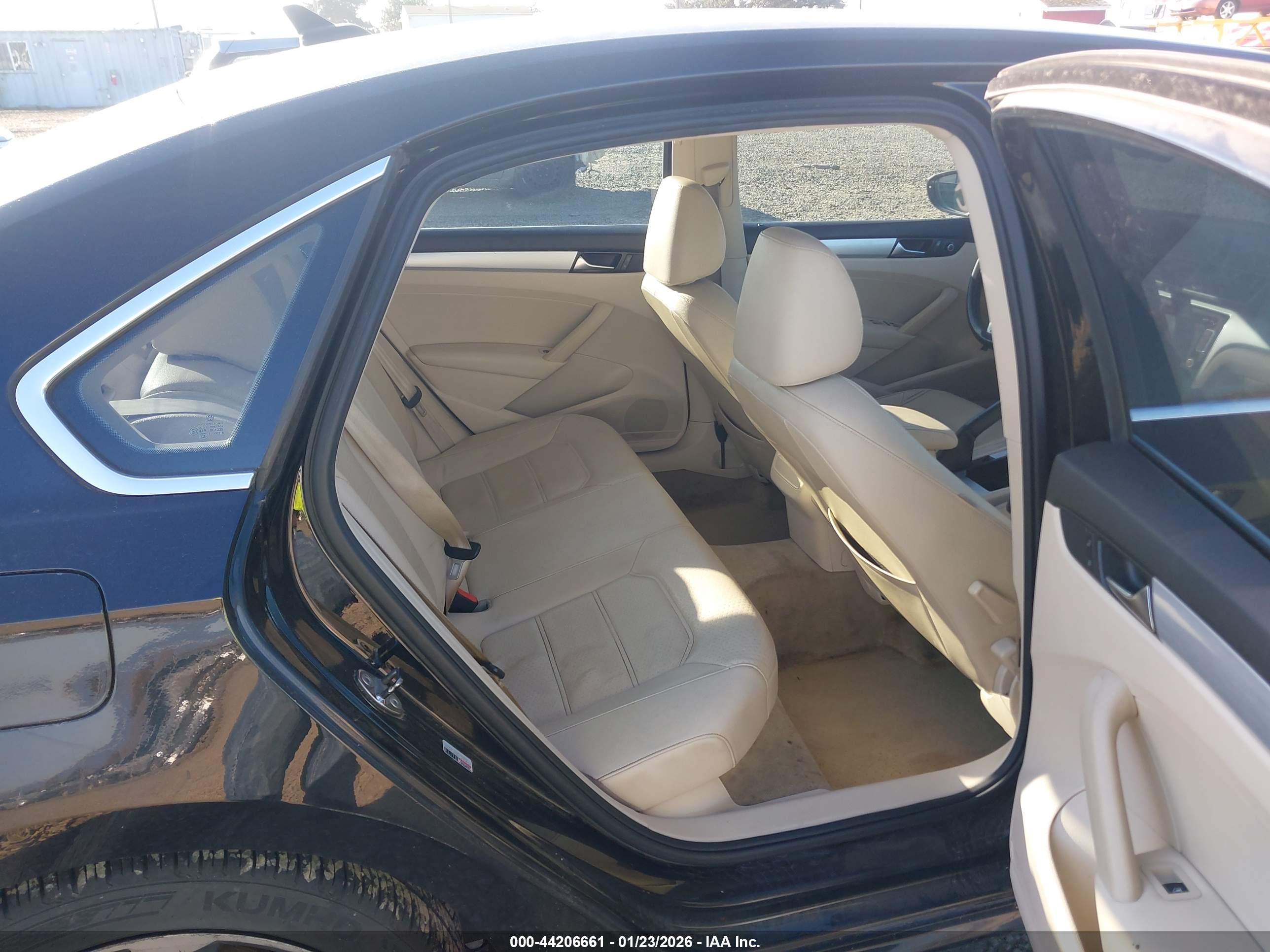 VOLKSWAGEN PASSAT image 8