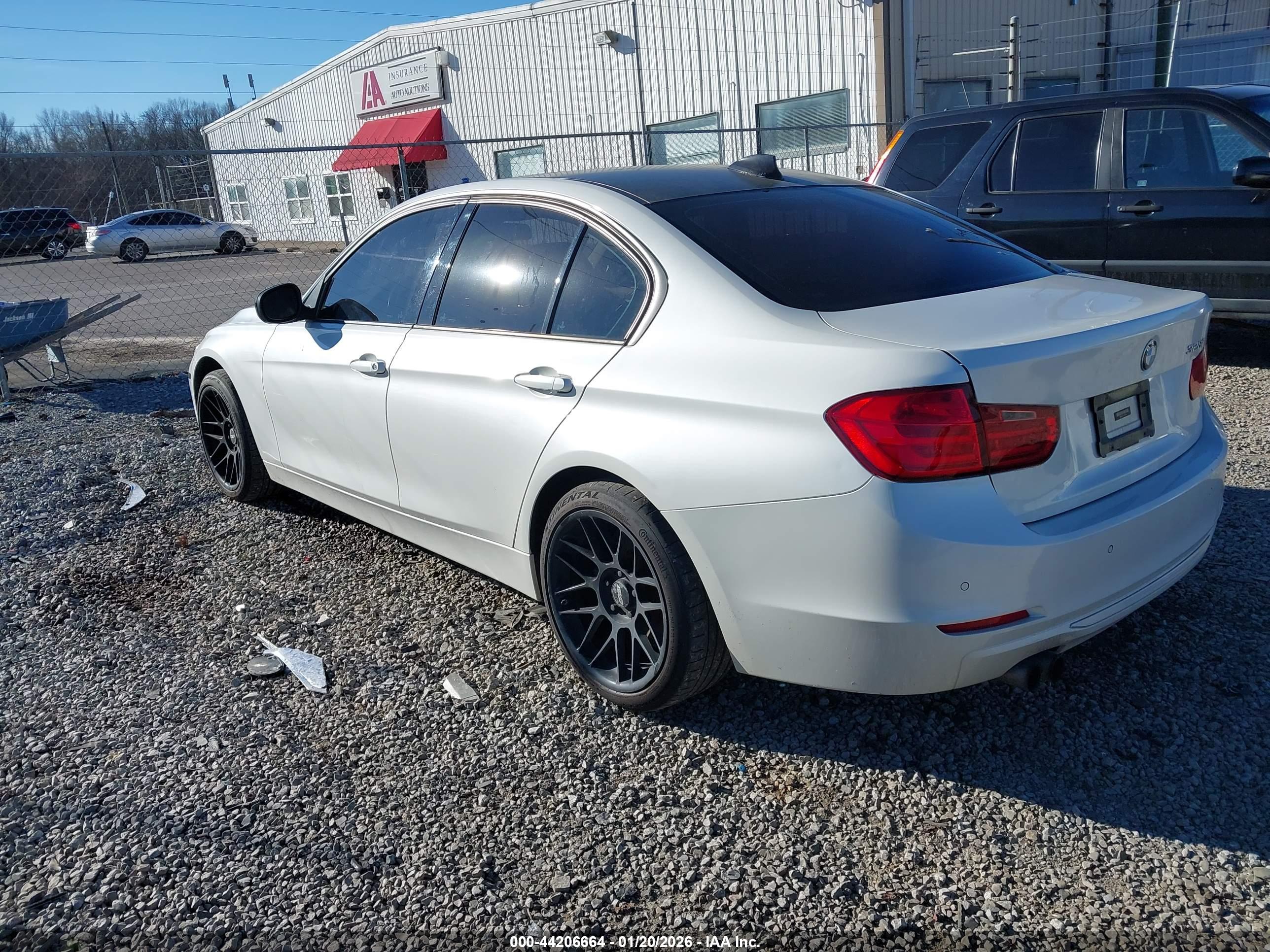 BMW 328I image 3