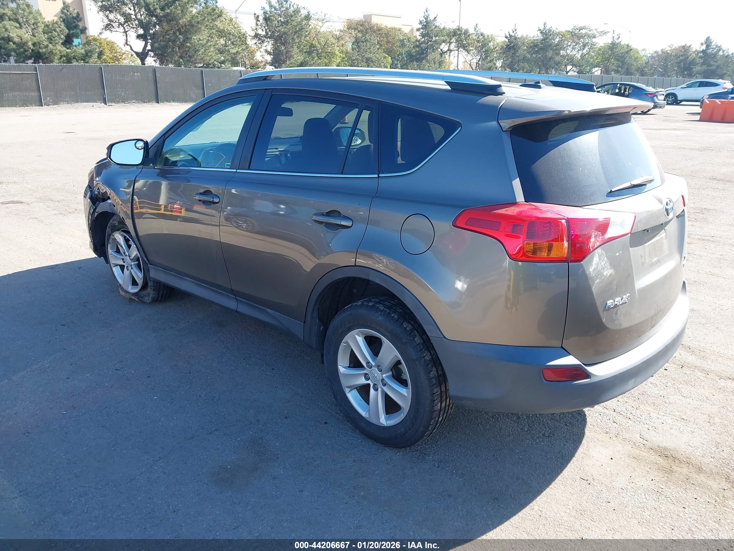 TOYOTA RAV4 image 3