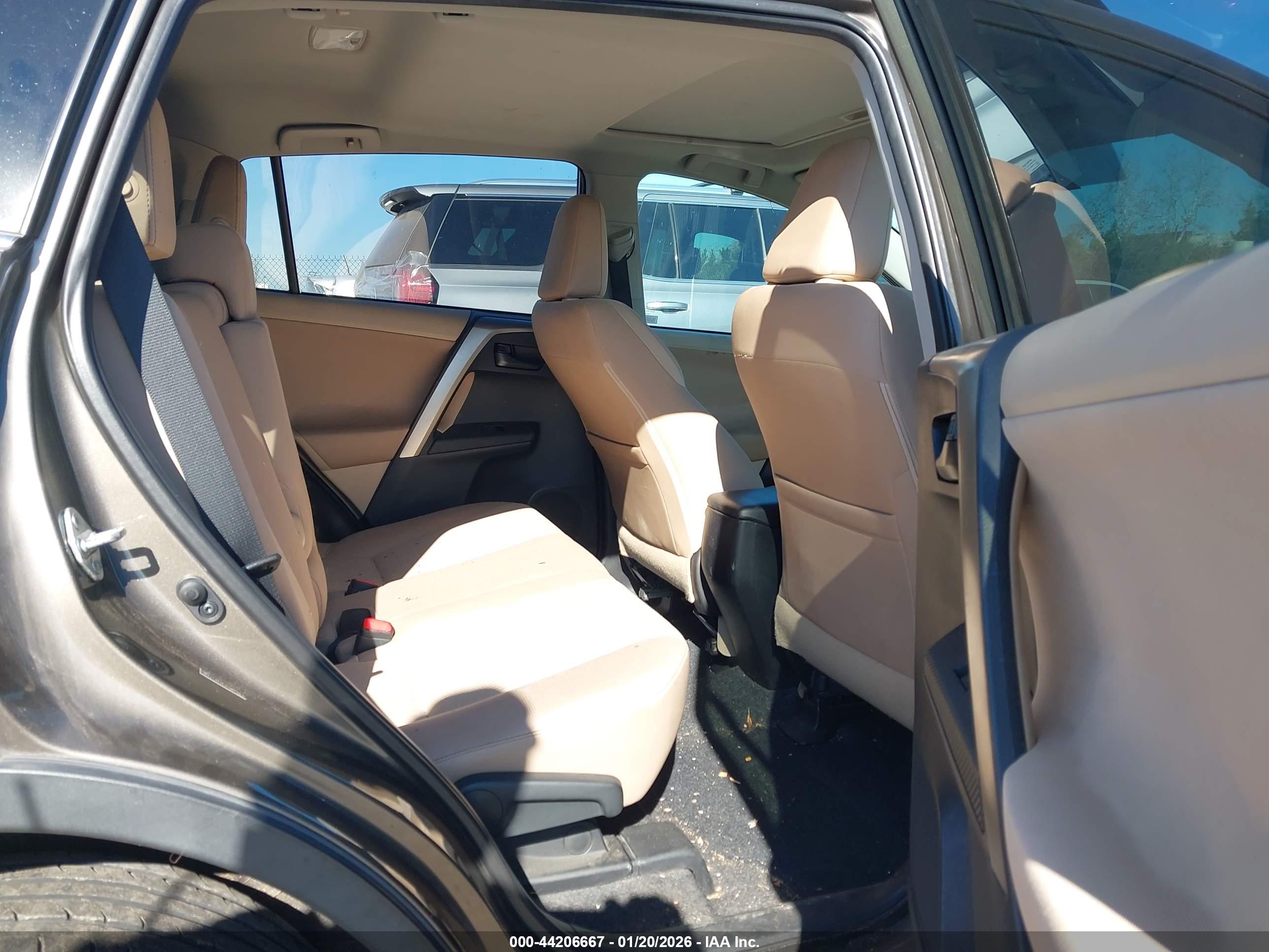 TOYOTA RAV4 image 8