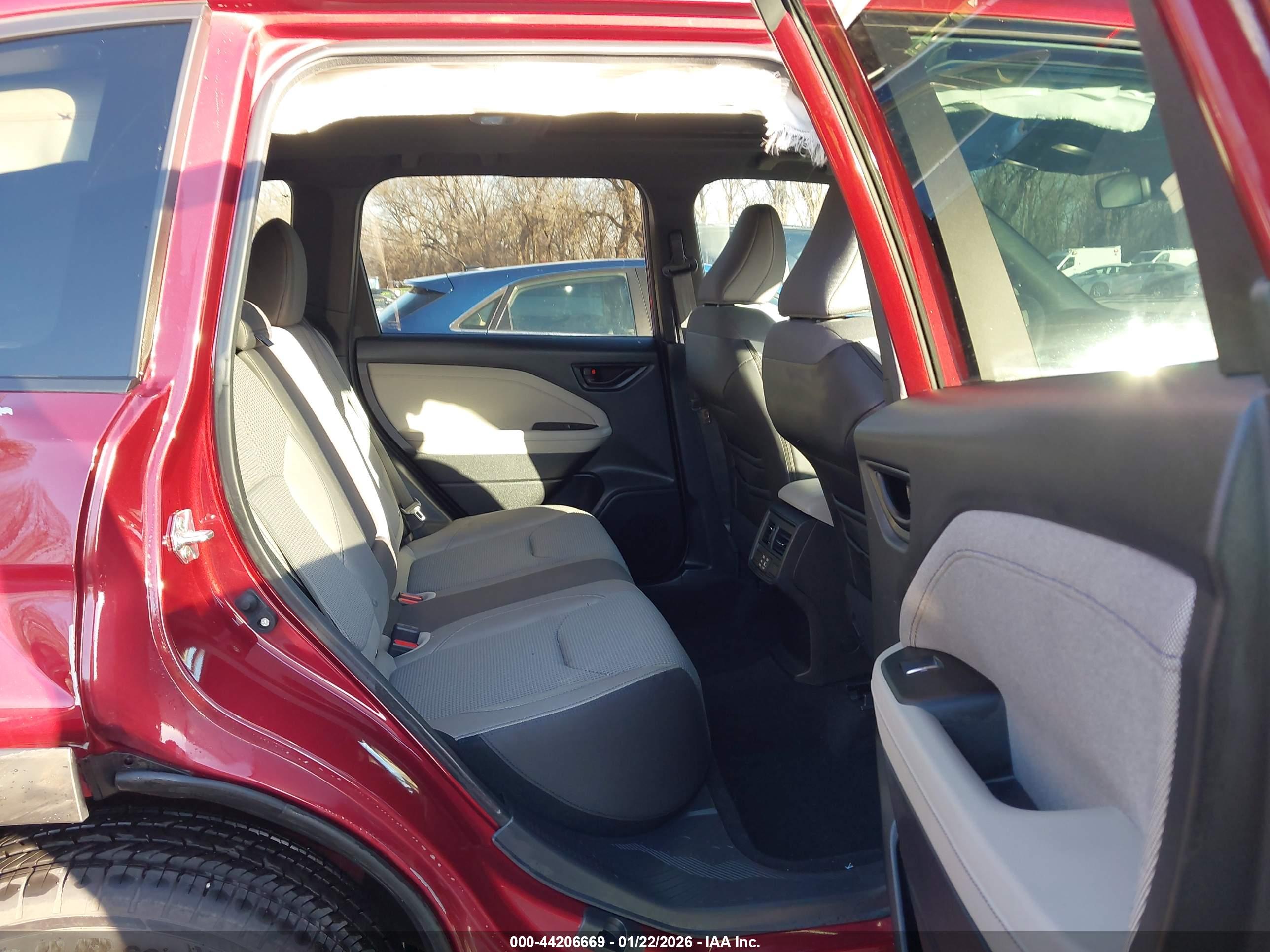 SUBARU FORESTER image 8