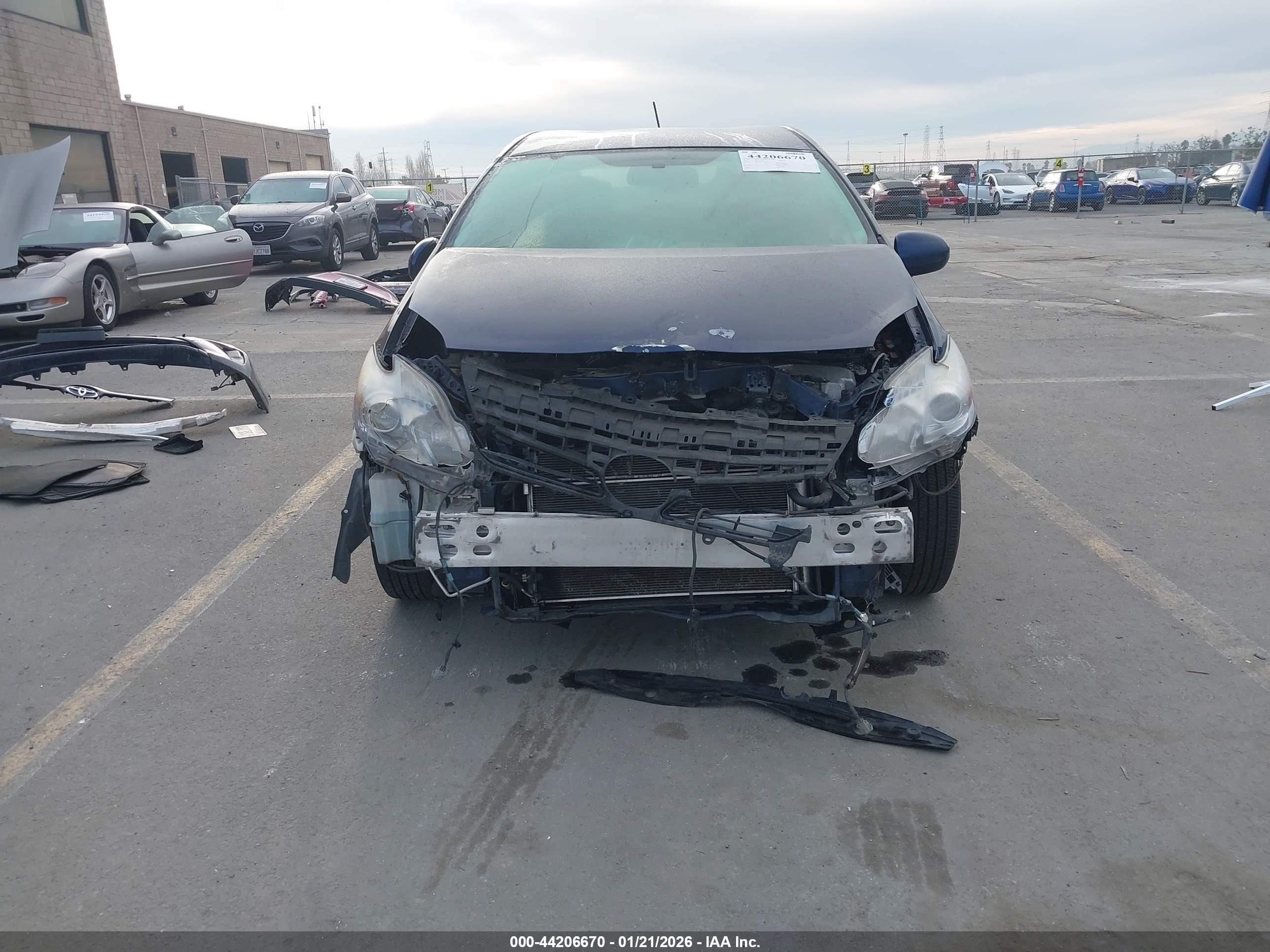 TOYOTA PRIUS image 6
