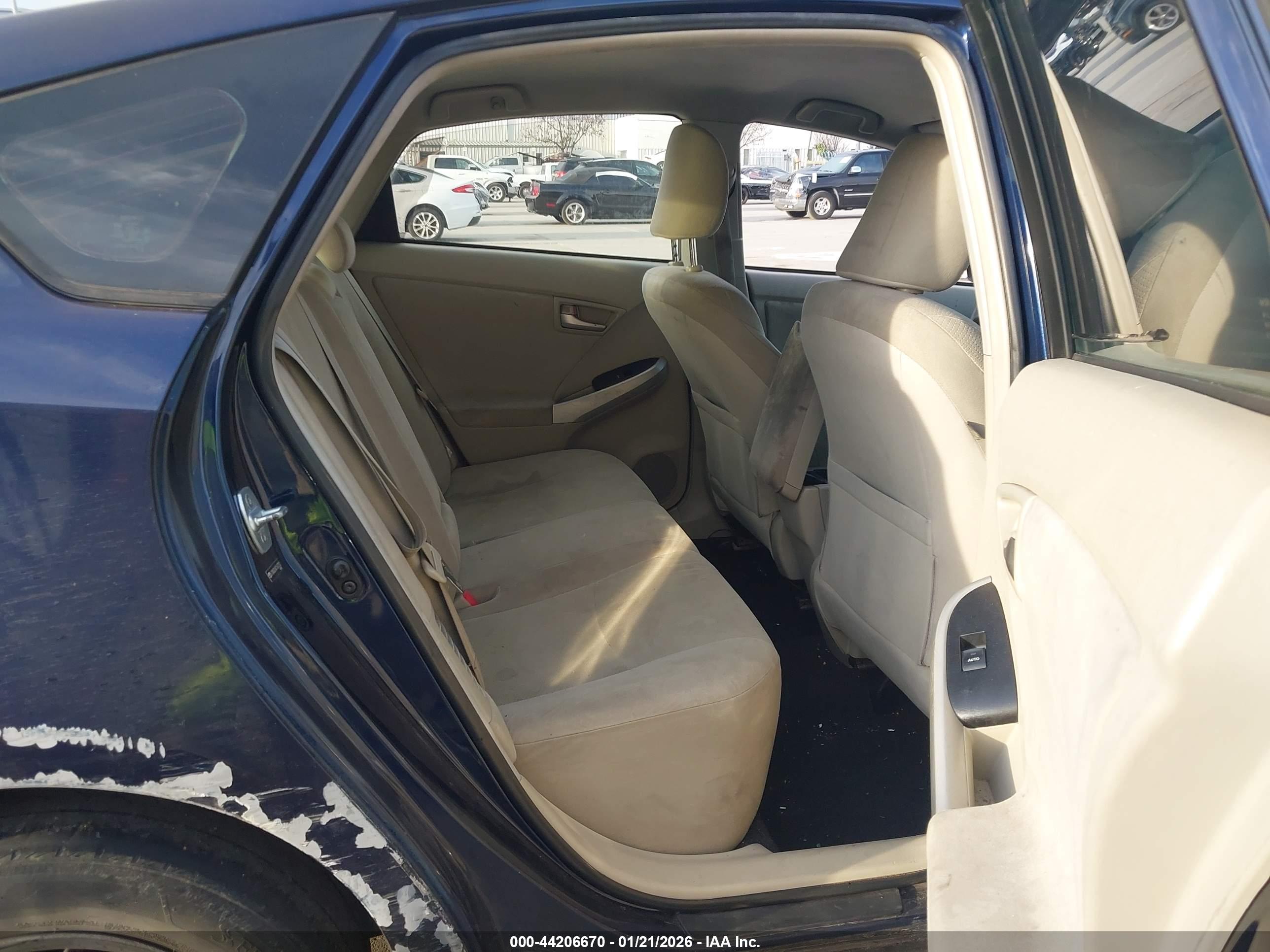 TOYOTA PRIUS image 8